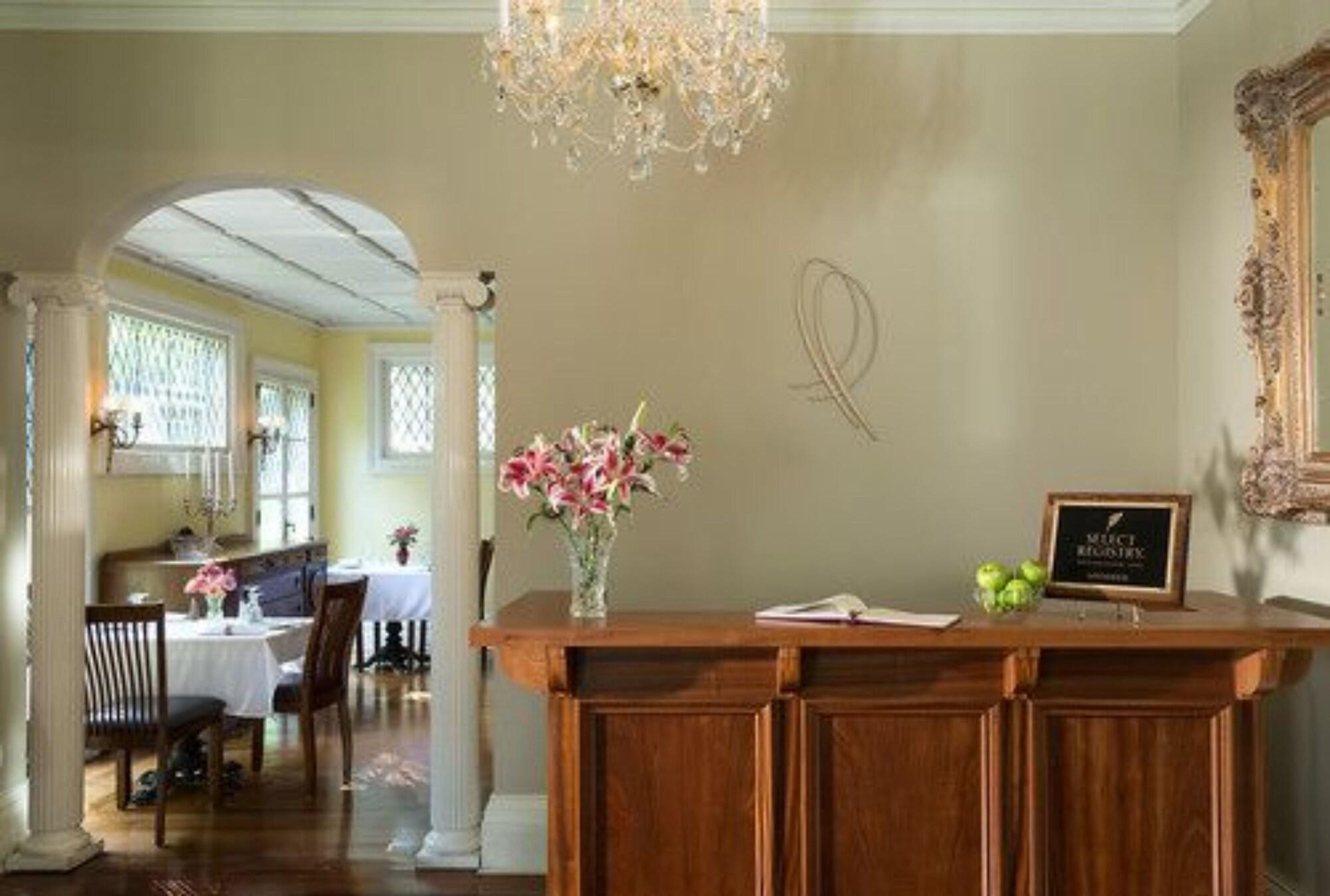 Vista Lobby Landmark Inn