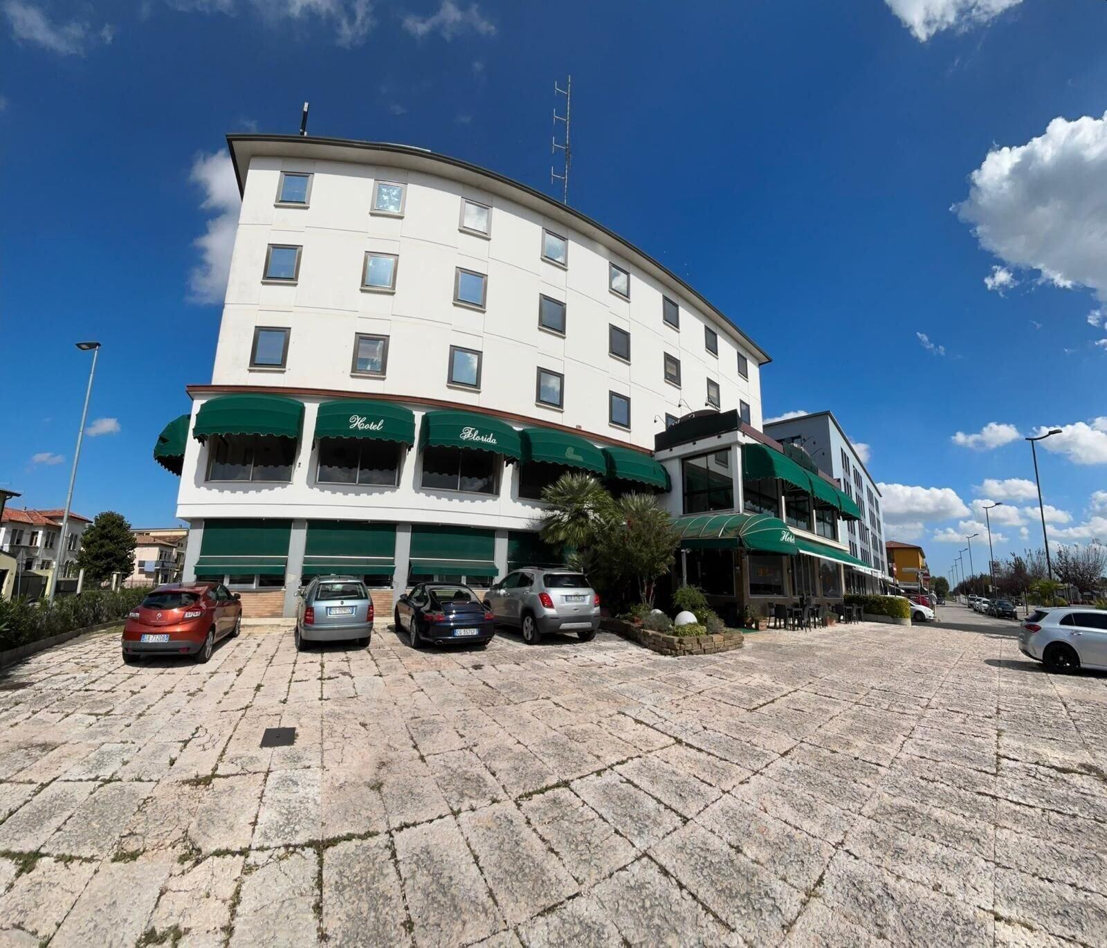 Varios Hotel Florida