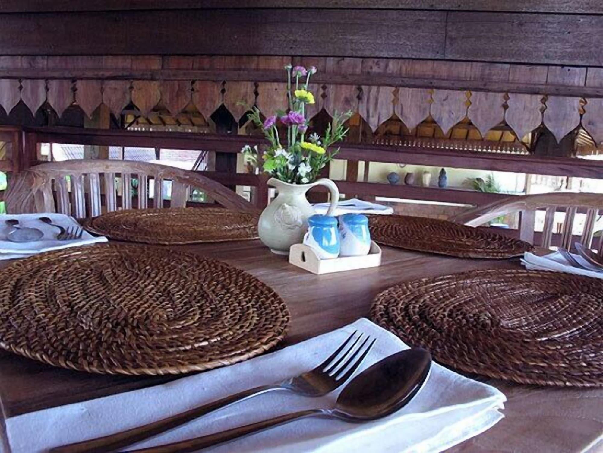 Bar/Salón Kampung Cenik