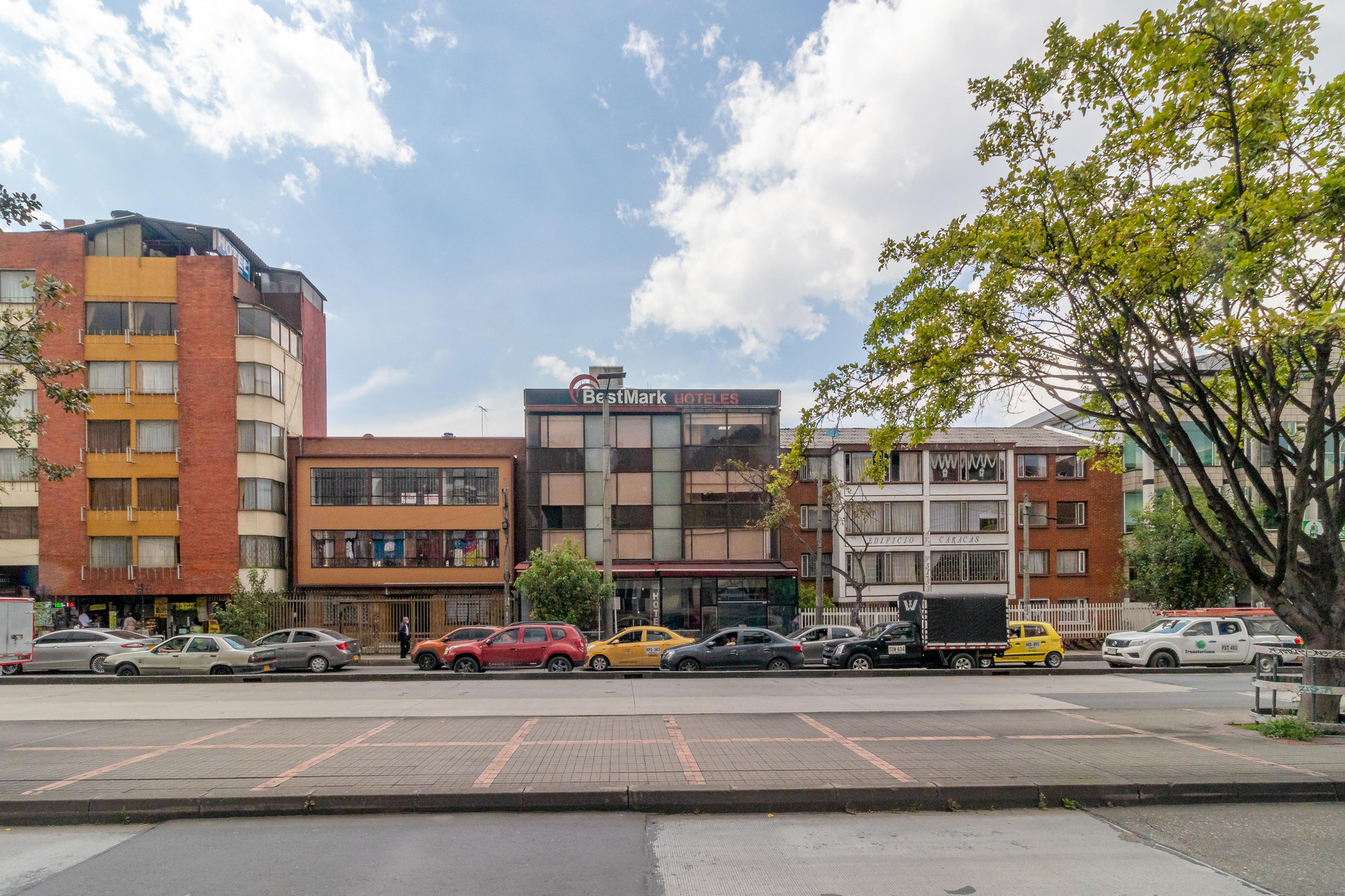 Vista Exterior Hotel Bestmark Platinum