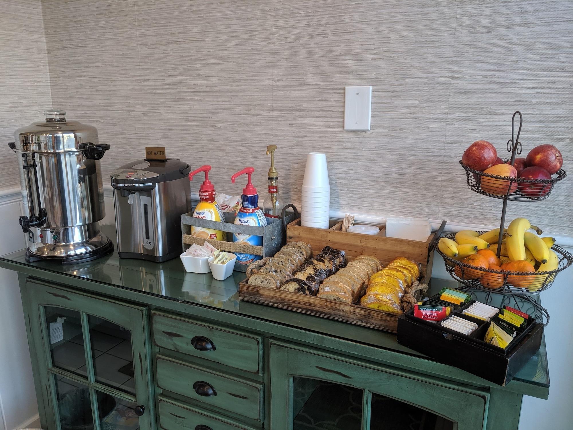 Restaurant Shoreline Suites & Cabana Cottages