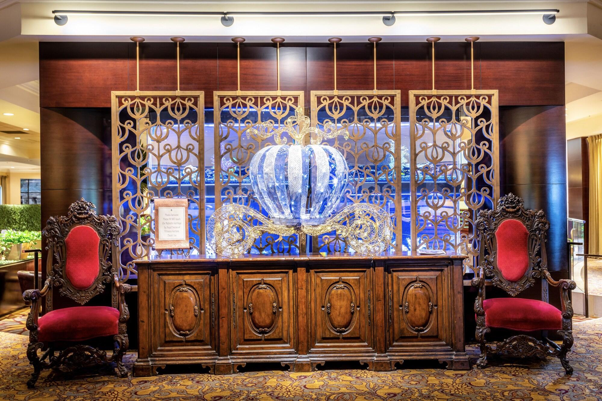 Vista Lobby Anaheim Majestic Garden Hotel
