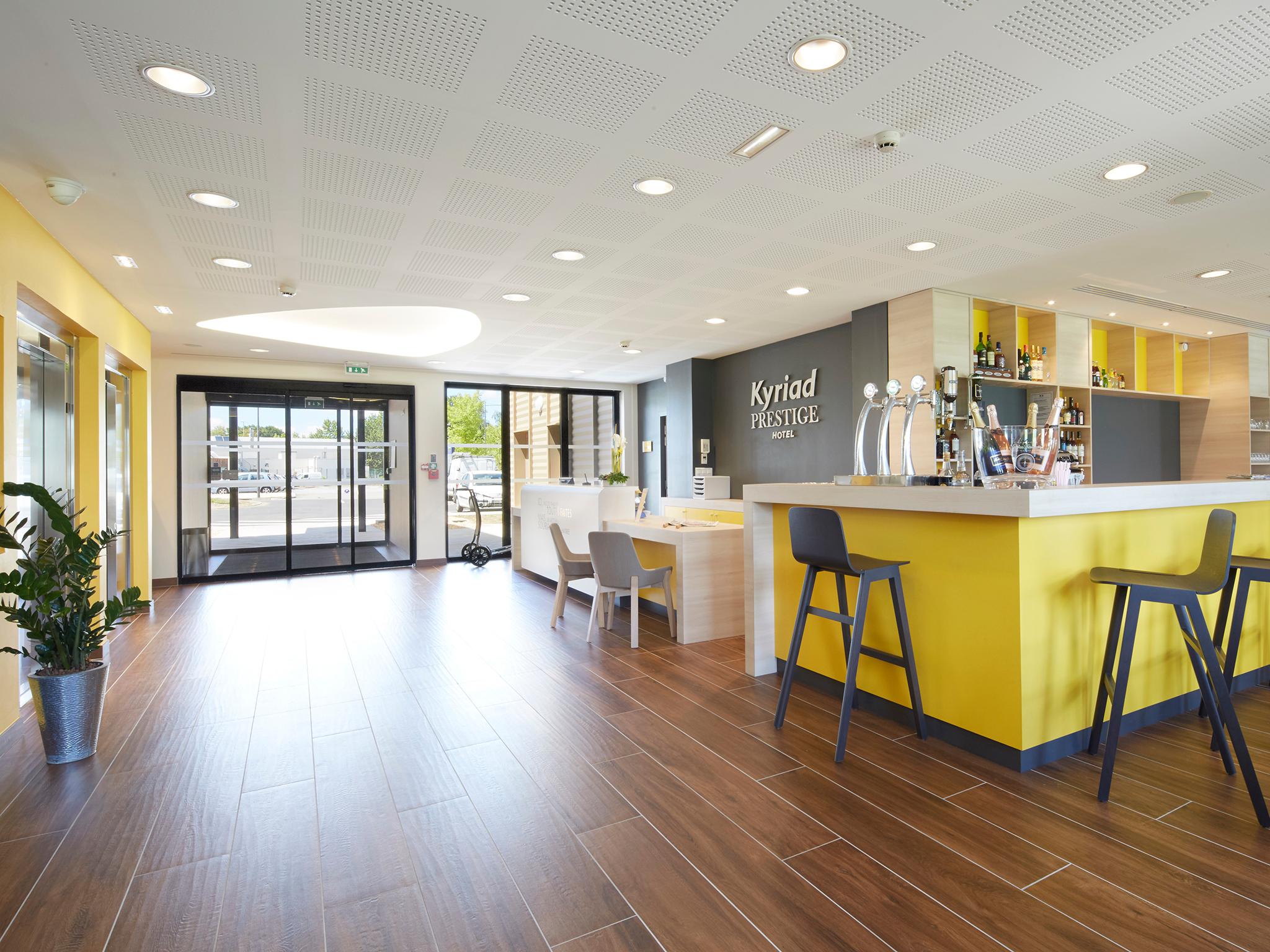 Bar/Salón Kyriad Prestige Pau - Zenith - Palais Des Sports