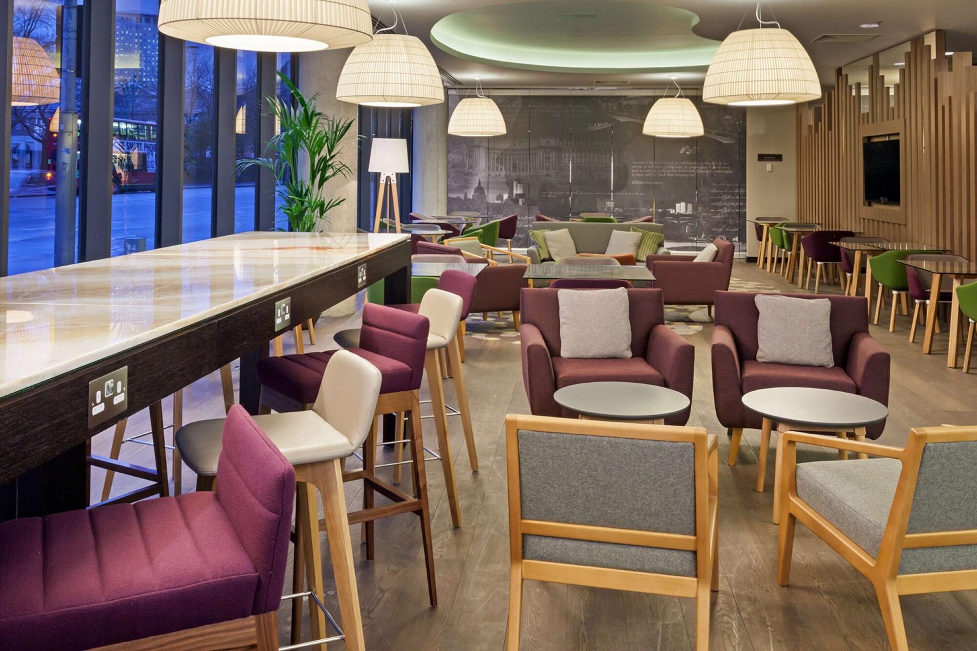 Bar/Salón Hampton by Hilton London Waterloo