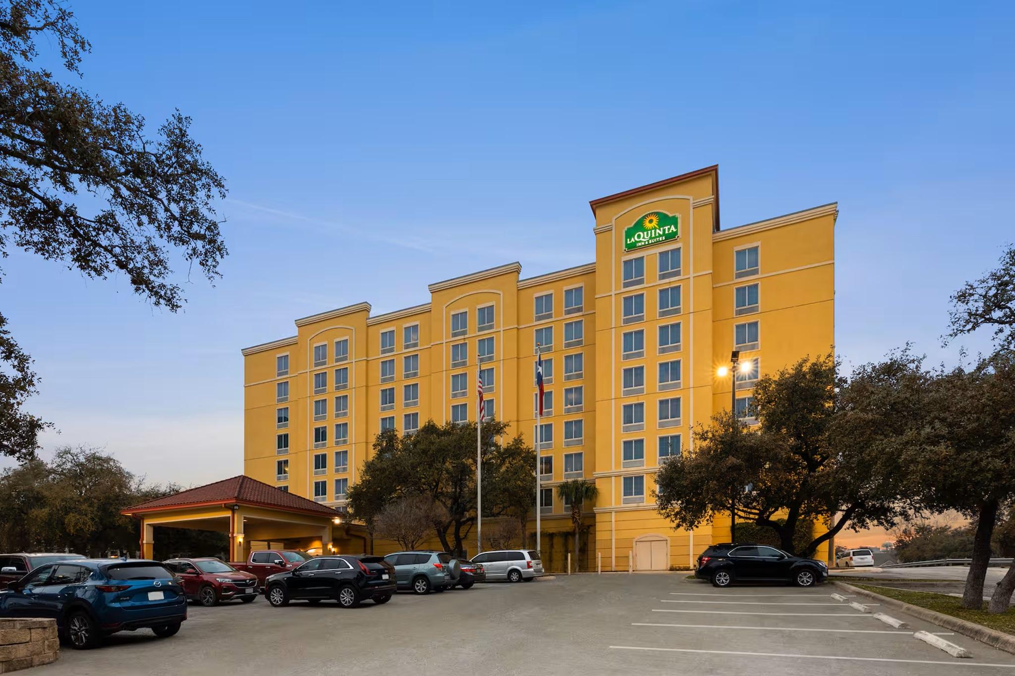 Vista Exterior La Quinta Inn & Suites by Wyndham San Antonio Medical Ctr NW