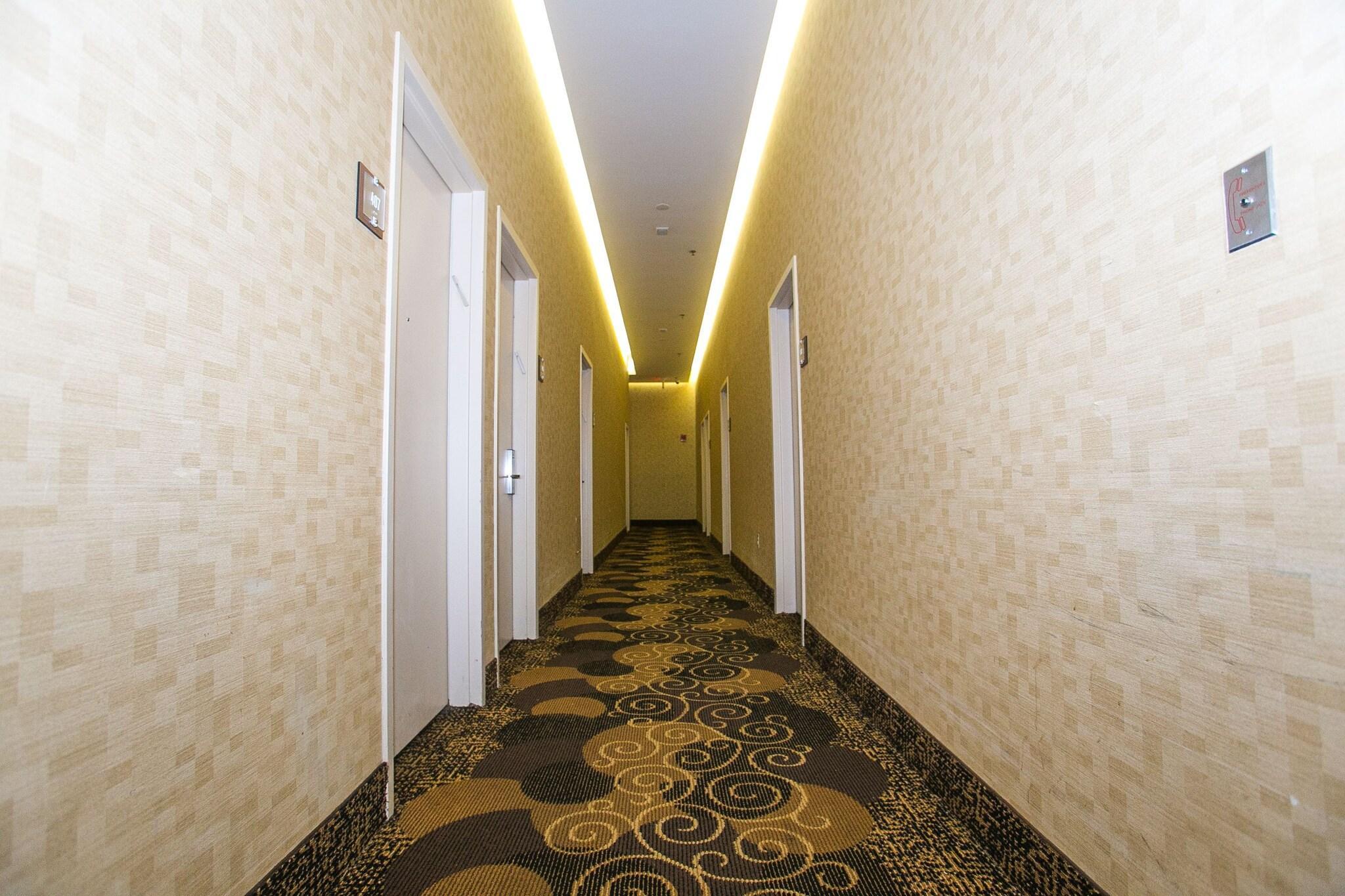 Vista Lobby Pointe Plaza Hotel
