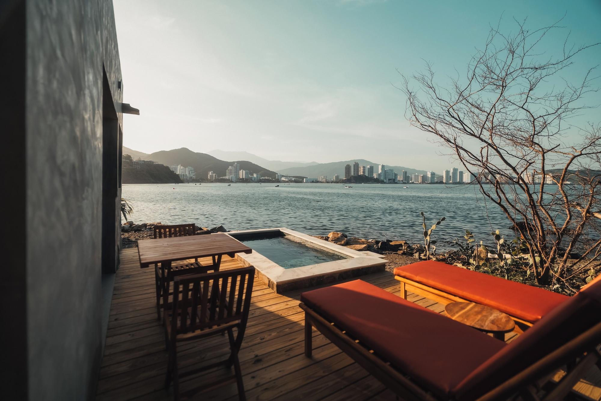 Vista Exterior Perla Roca Hotel Boutique - Beach Front