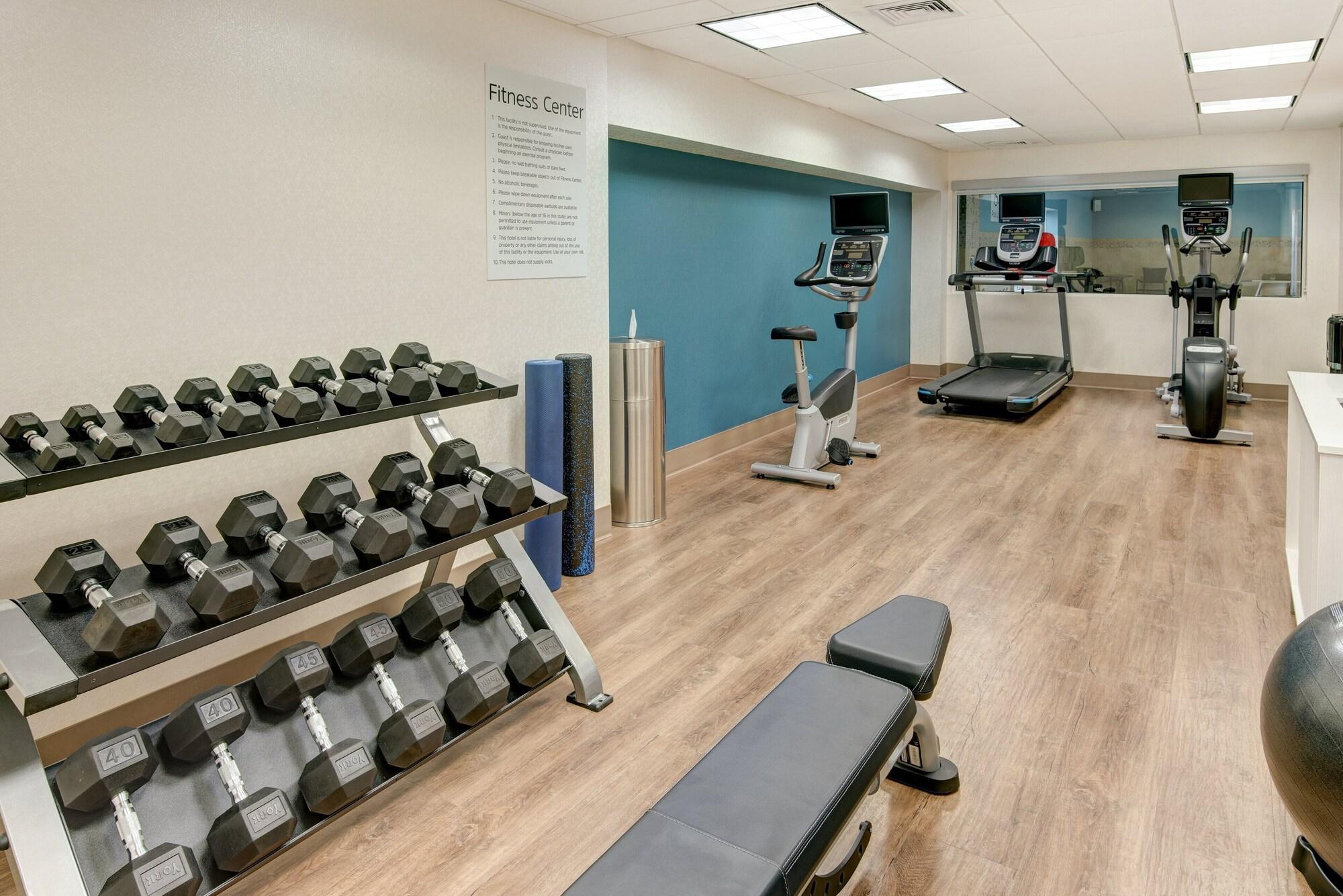 Gimnasio Holiday Inn Express Hotel & Suites West Long Branch by IHG
