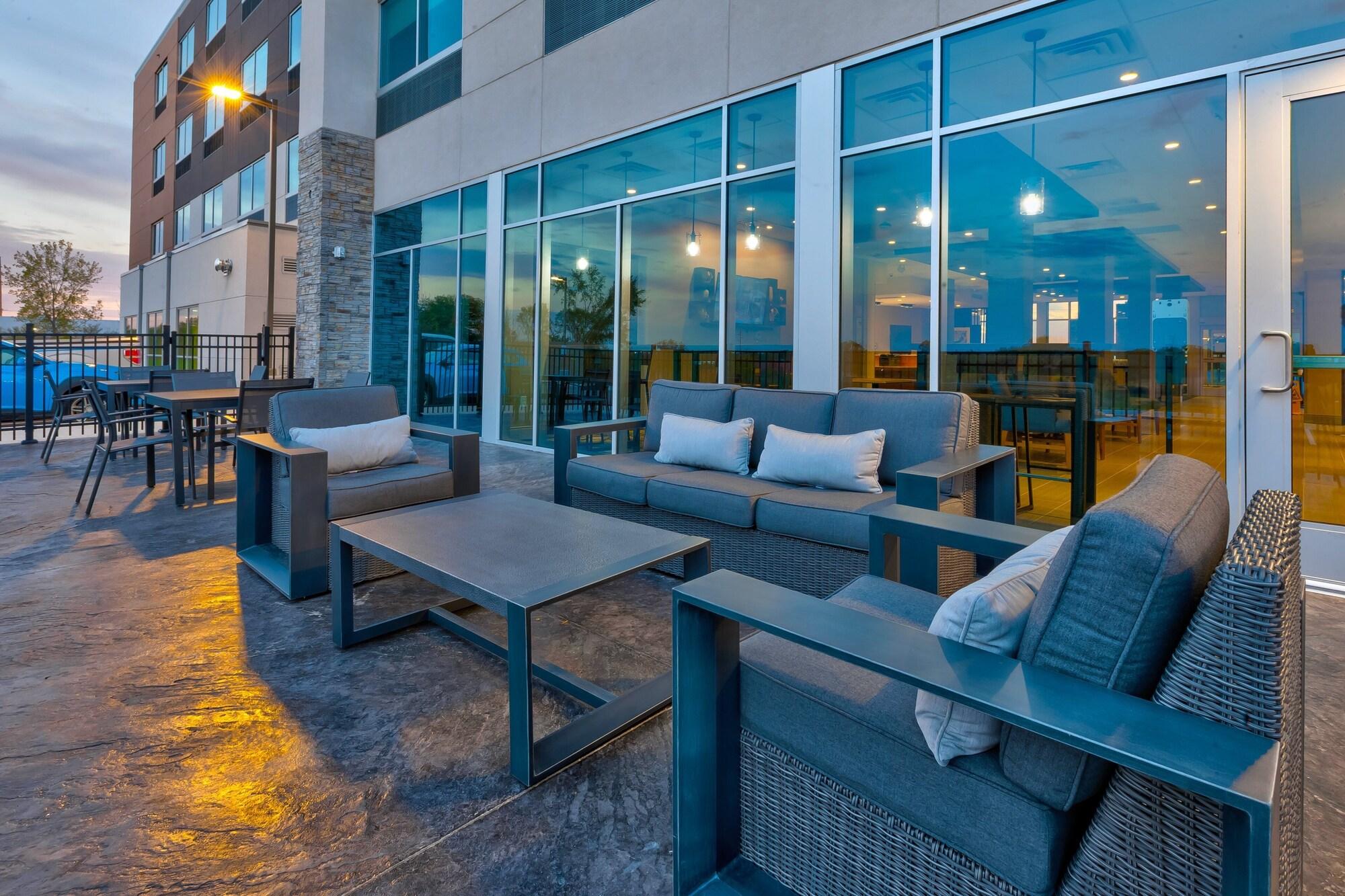 Comodidades del Alojamiento Holiday Inn Express & Suites Cedar Springs – Grand Rapids N by IHG