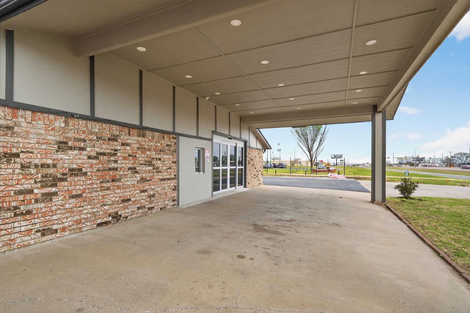 Vista Exterior Budget Inn Muskogee