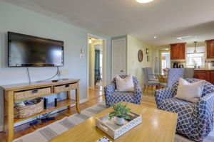 Alquiler Vacacional - 1 Mi to South Village Beach: Bbq-ready Retreat