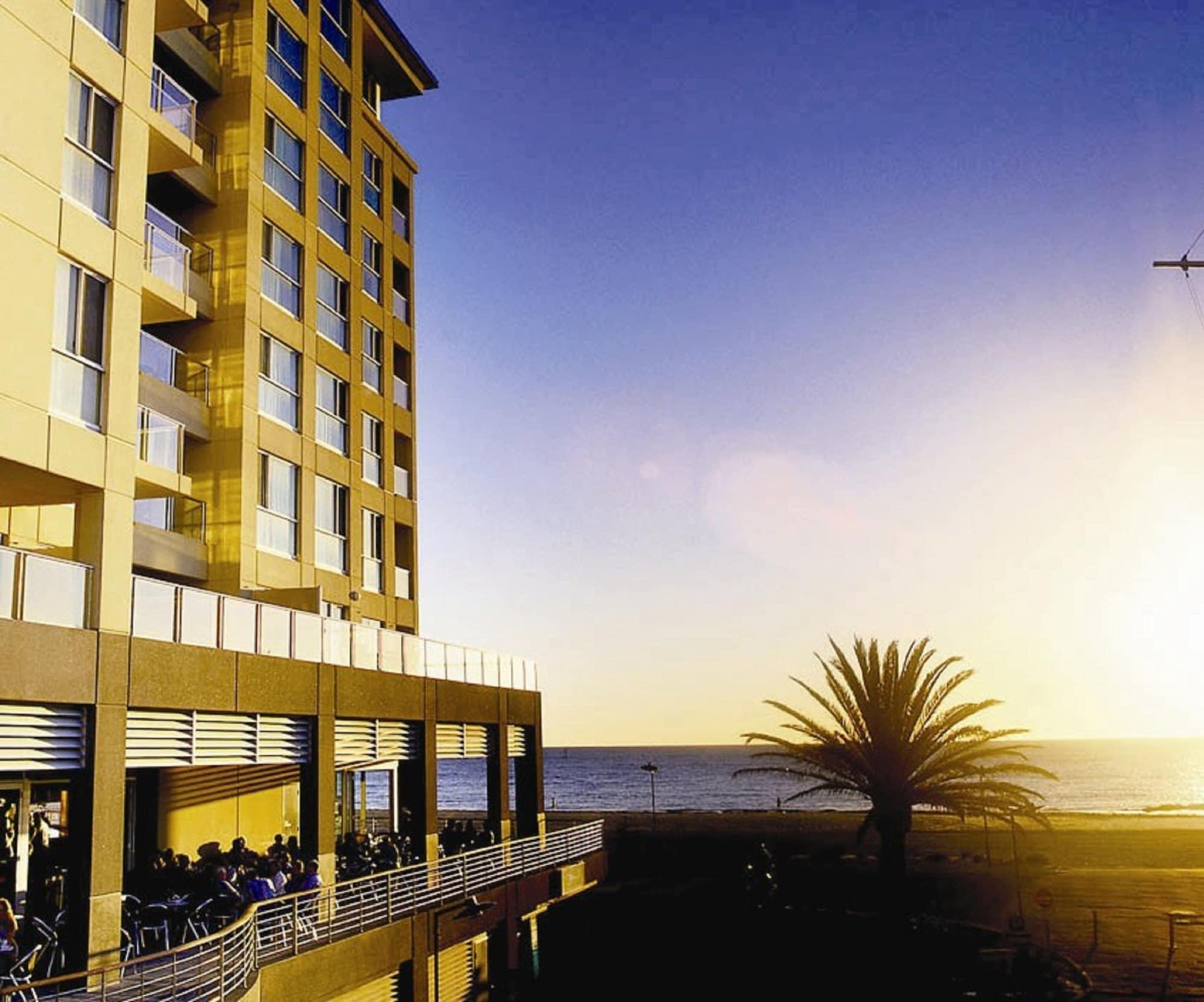 Restaurant Oaks Glenelg Plaza Pier Suites