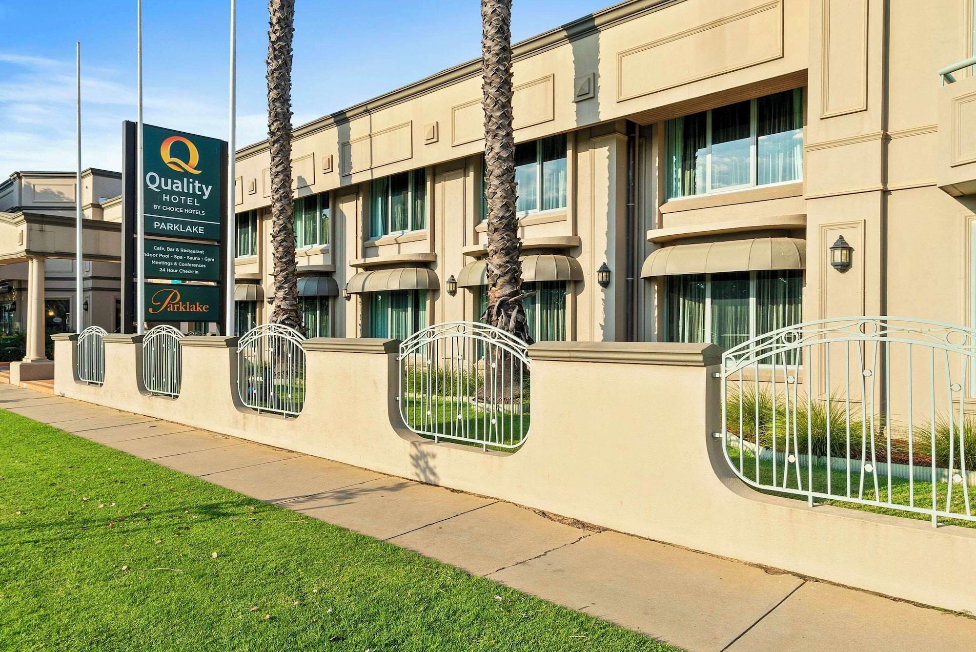 Vista Exterior Quality Hotel Parklake Shepparton