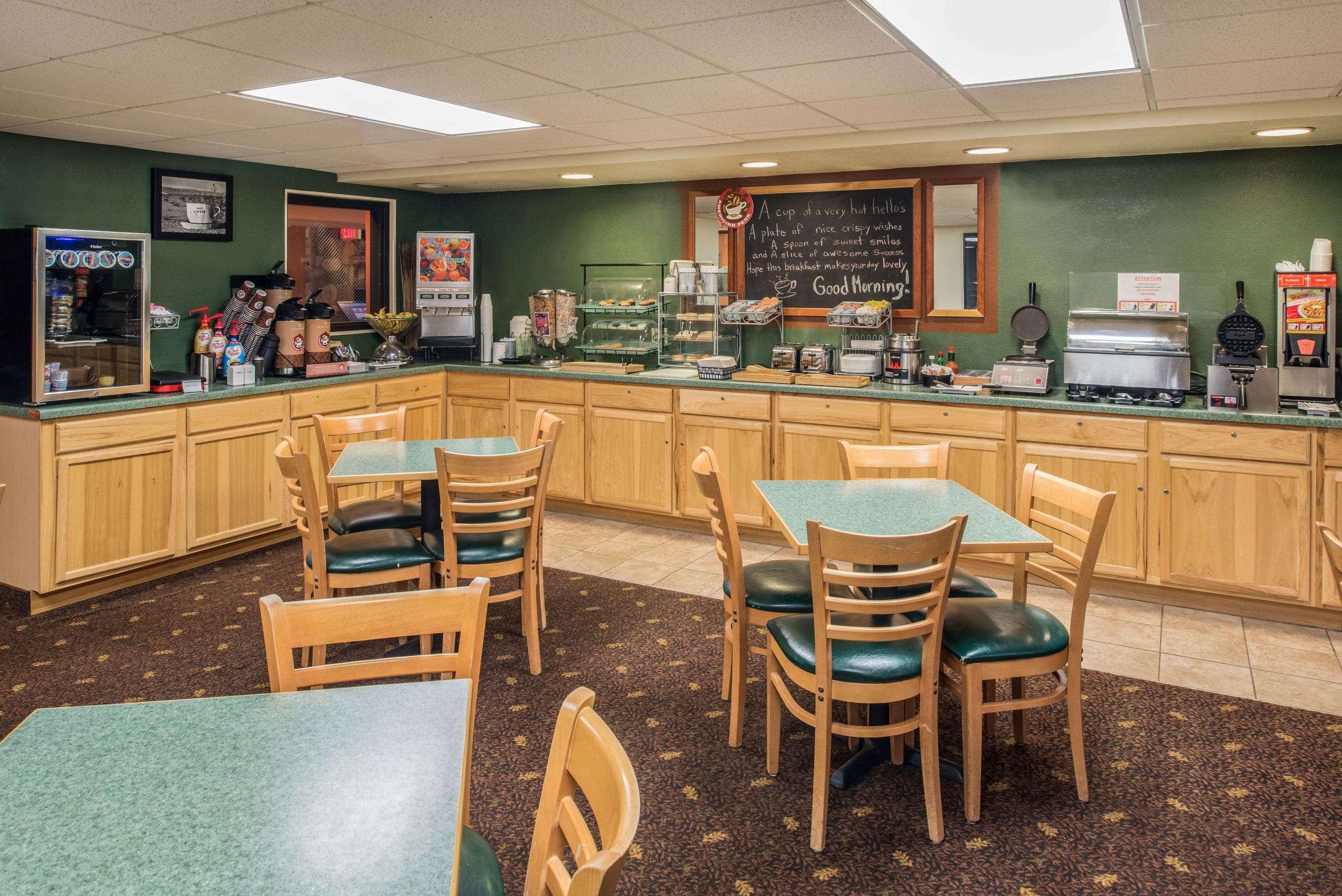 Restaurant AmericInn by Wyndham Belle Fourche