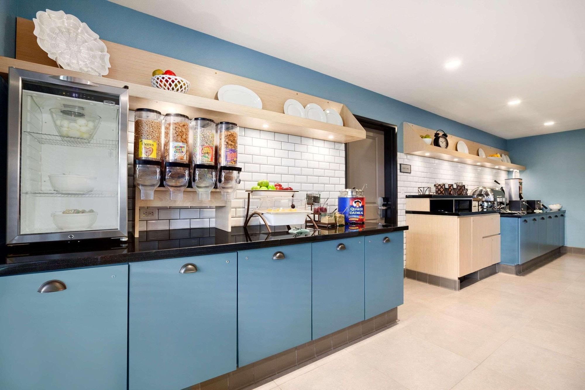 Restaurant Country Inn & Suites by Radisson Roseville - St. Paul