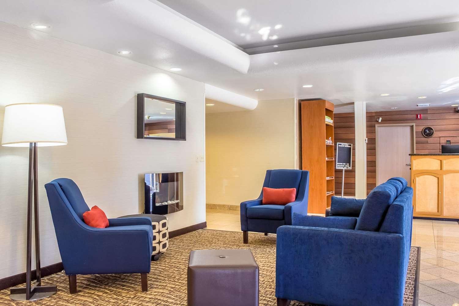 Vista Lobby Comfort Inn and Suites