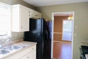 Alquiler Vacacional - Welcome to Whispering Oaks Retreat! Unwind in this charming 3BR/2BA home.