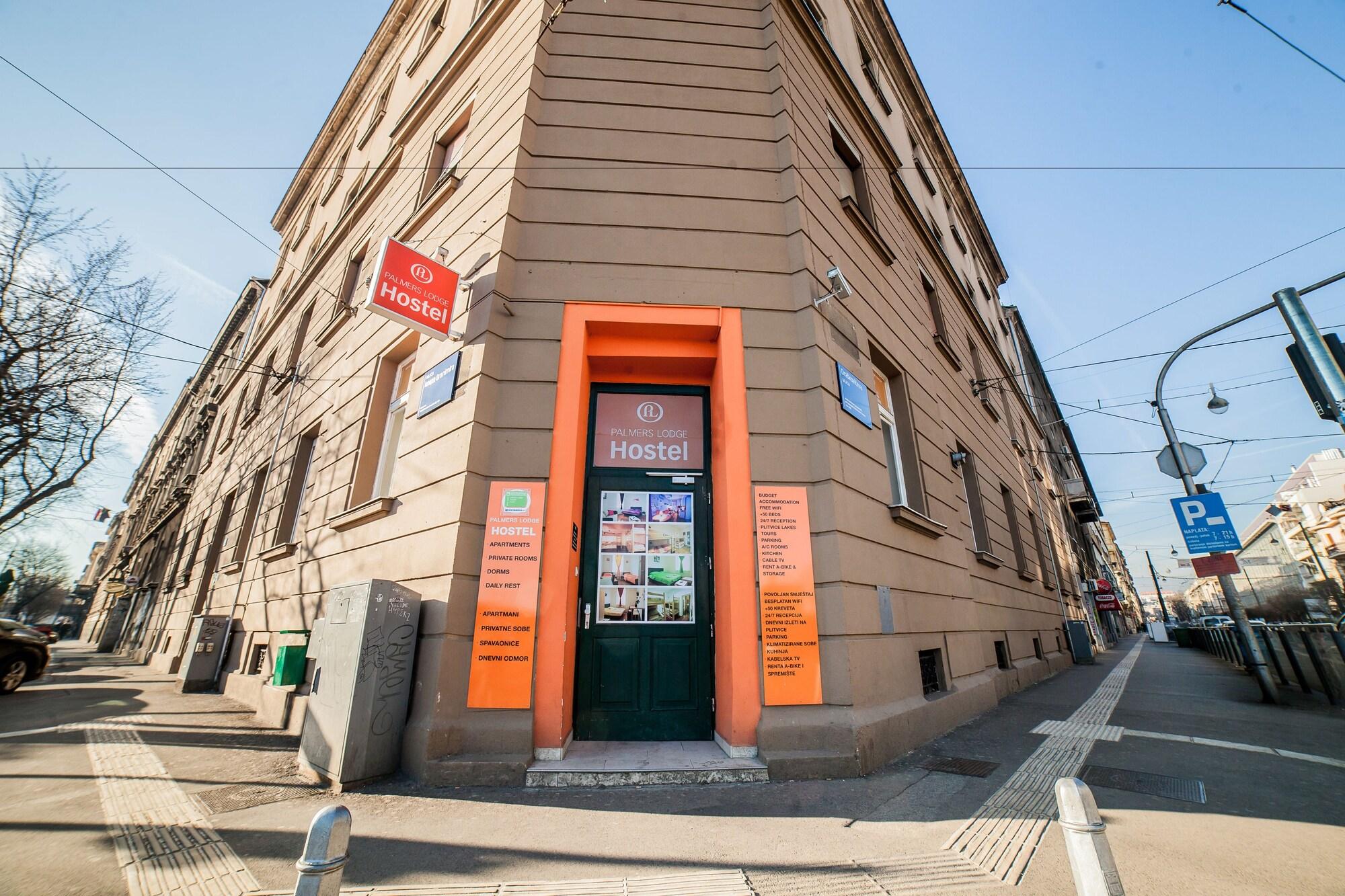 Varios Palmers Lodge Hostel