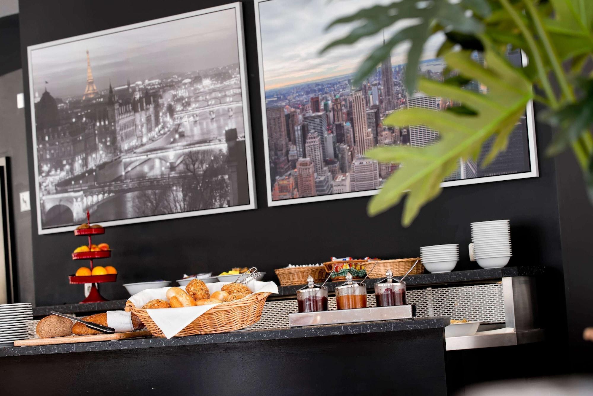 Restaurant Days Inn by Wyndham Dessau