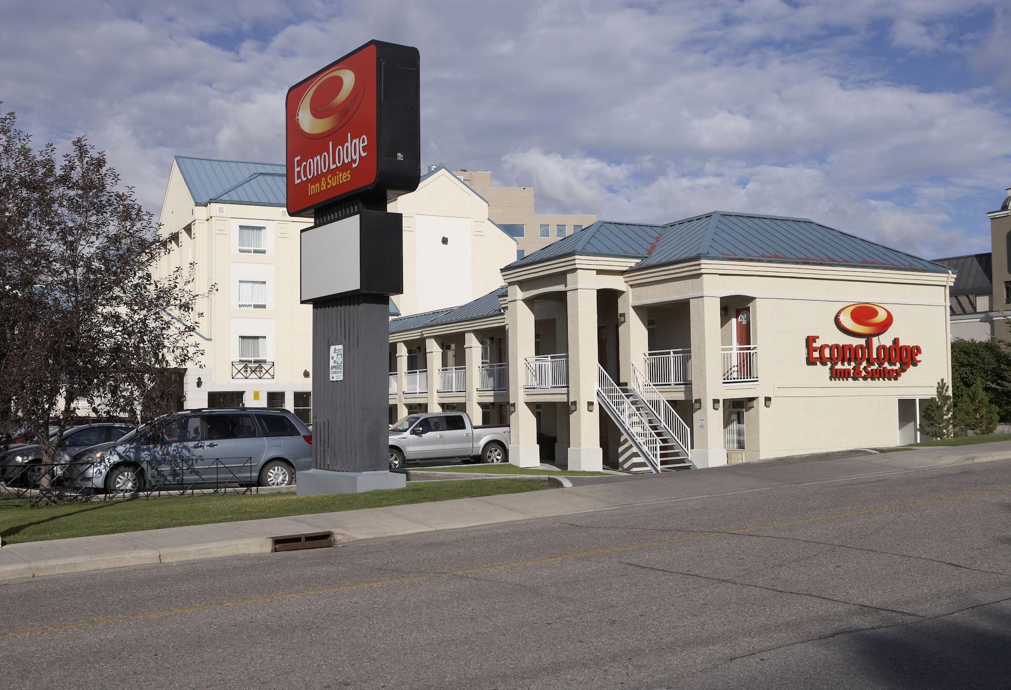 Vista Exterior Econo Lodge Inn & Suites University