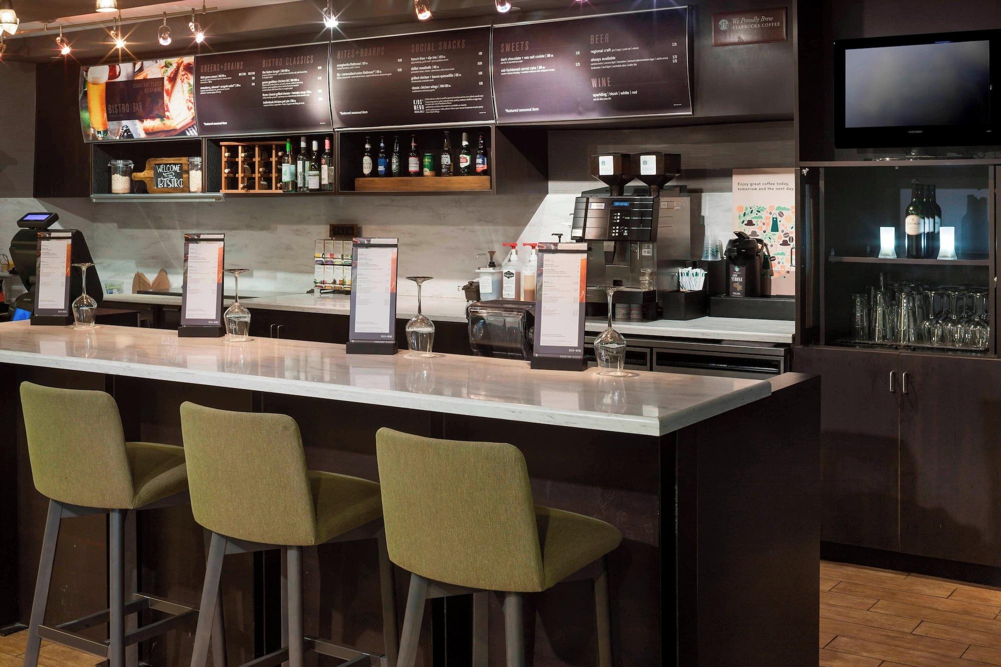 Bar/Salón Courtyard by Marriott Pensacola