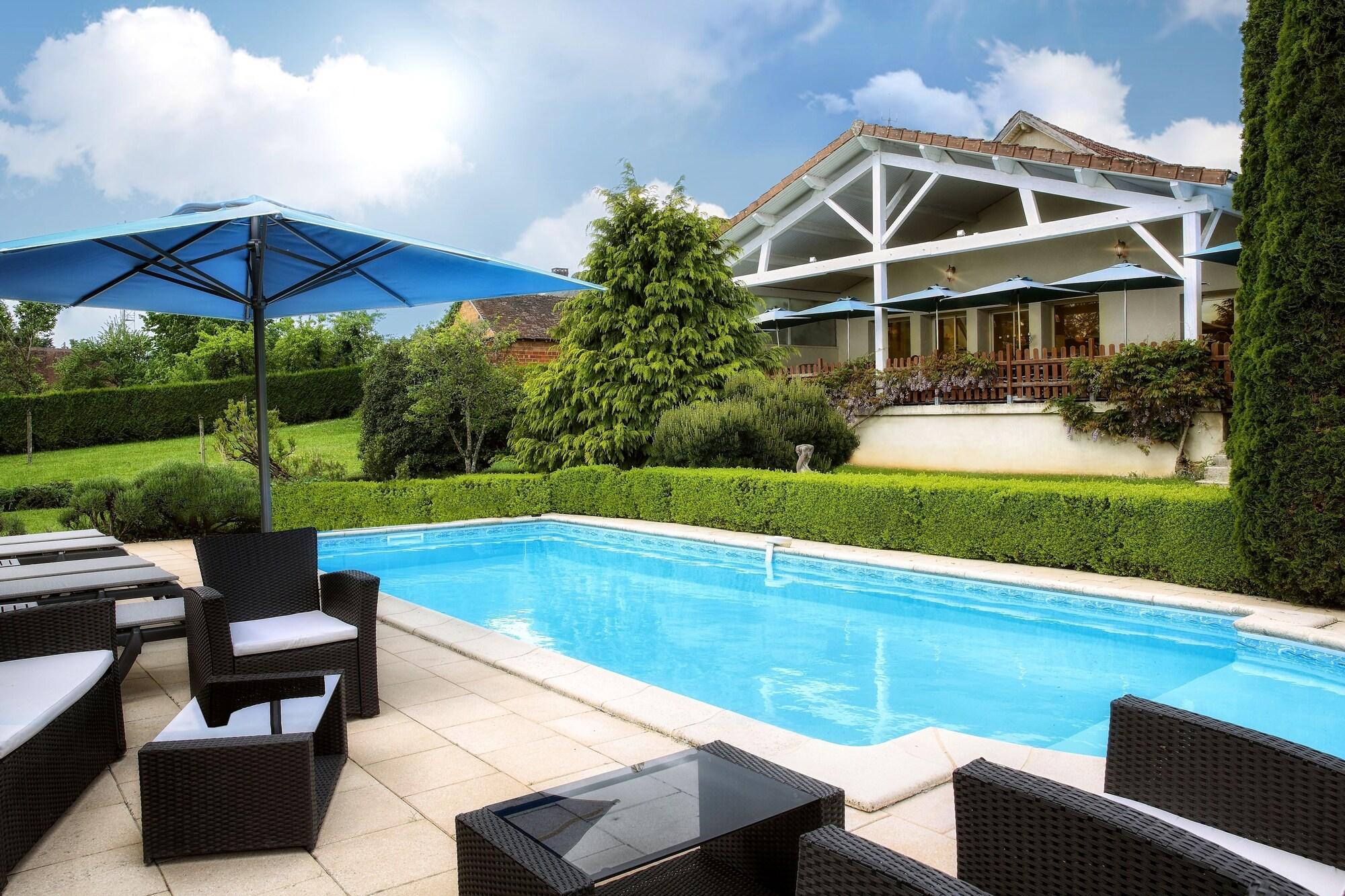 Varios Hôtel Les Voyageurs