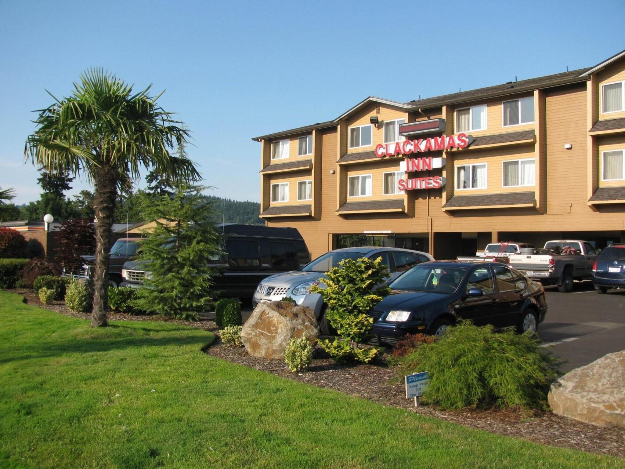 Vista Exterior Clackamas Inn & Suites