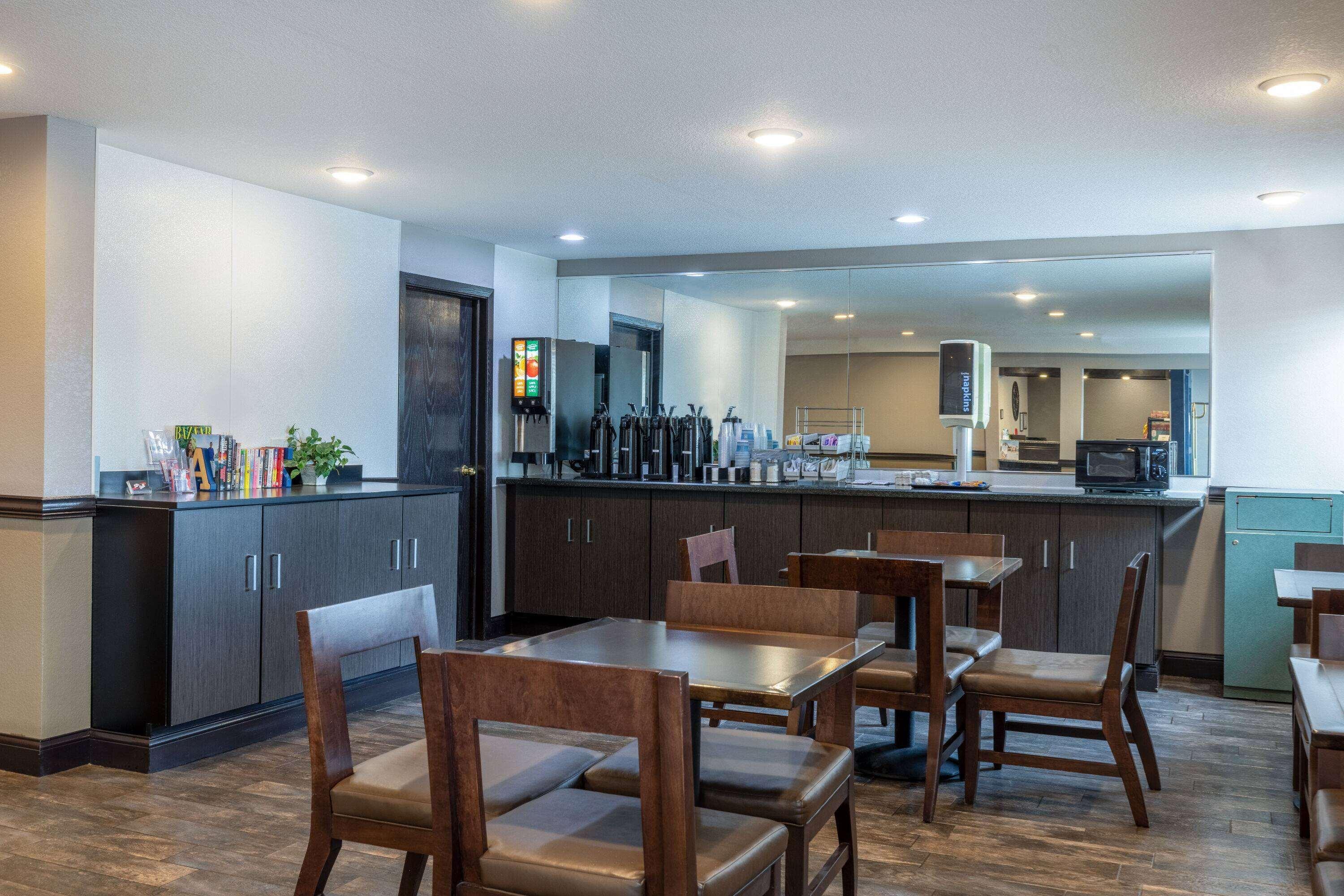 Restaurant Travelodge by Wyndham Brooklyn Center