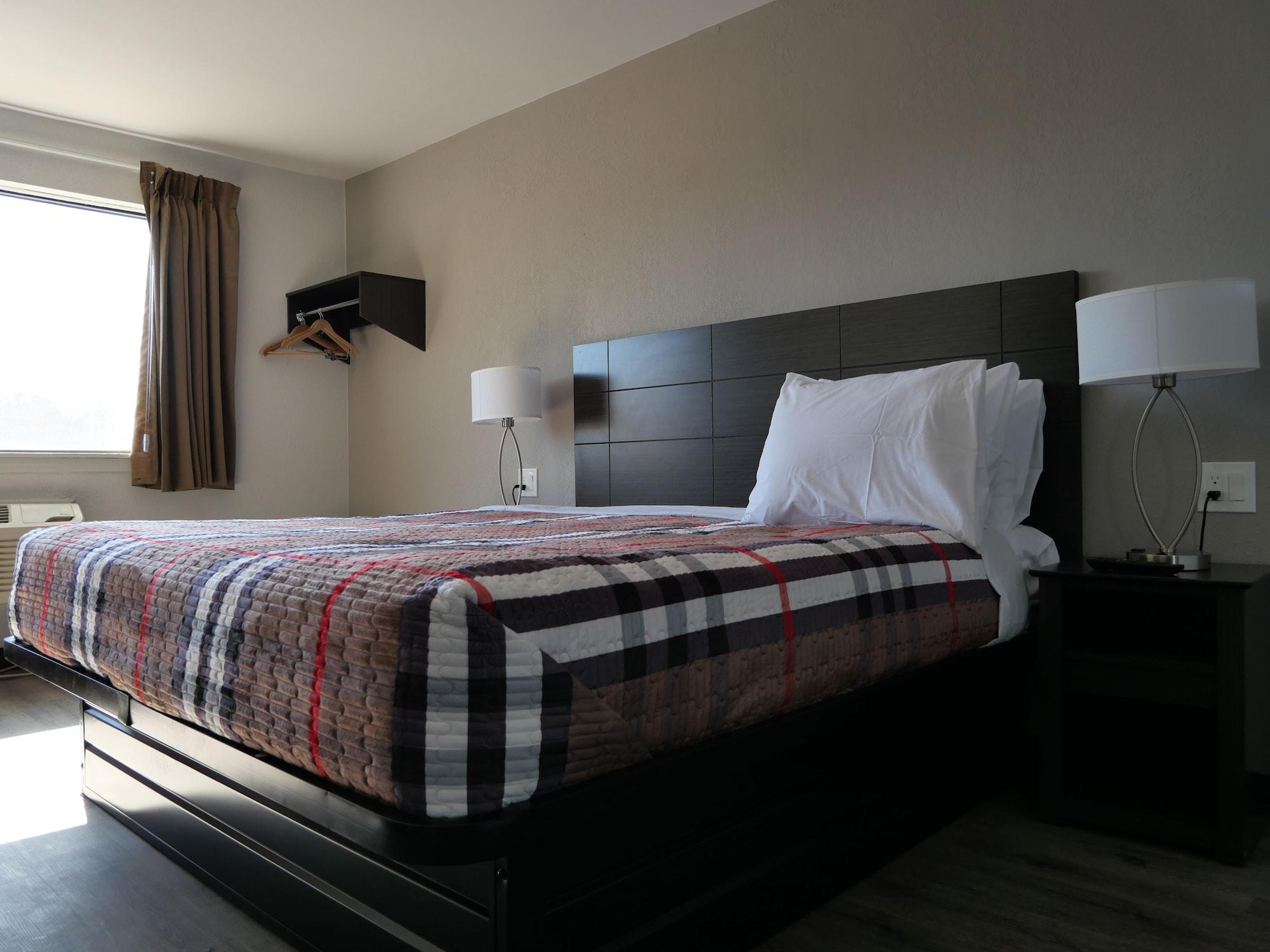 Varios Hilltop Express Inn