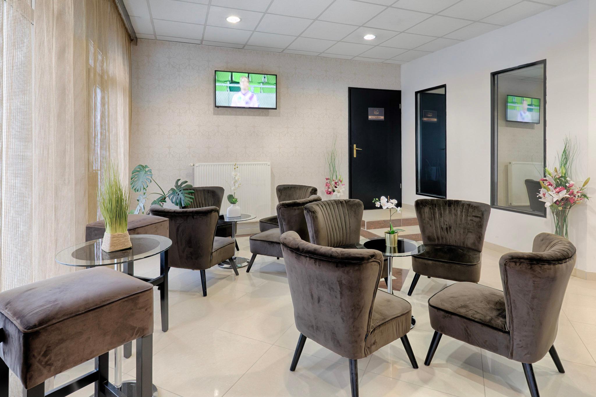 Vista Lobby Triple M Hotel