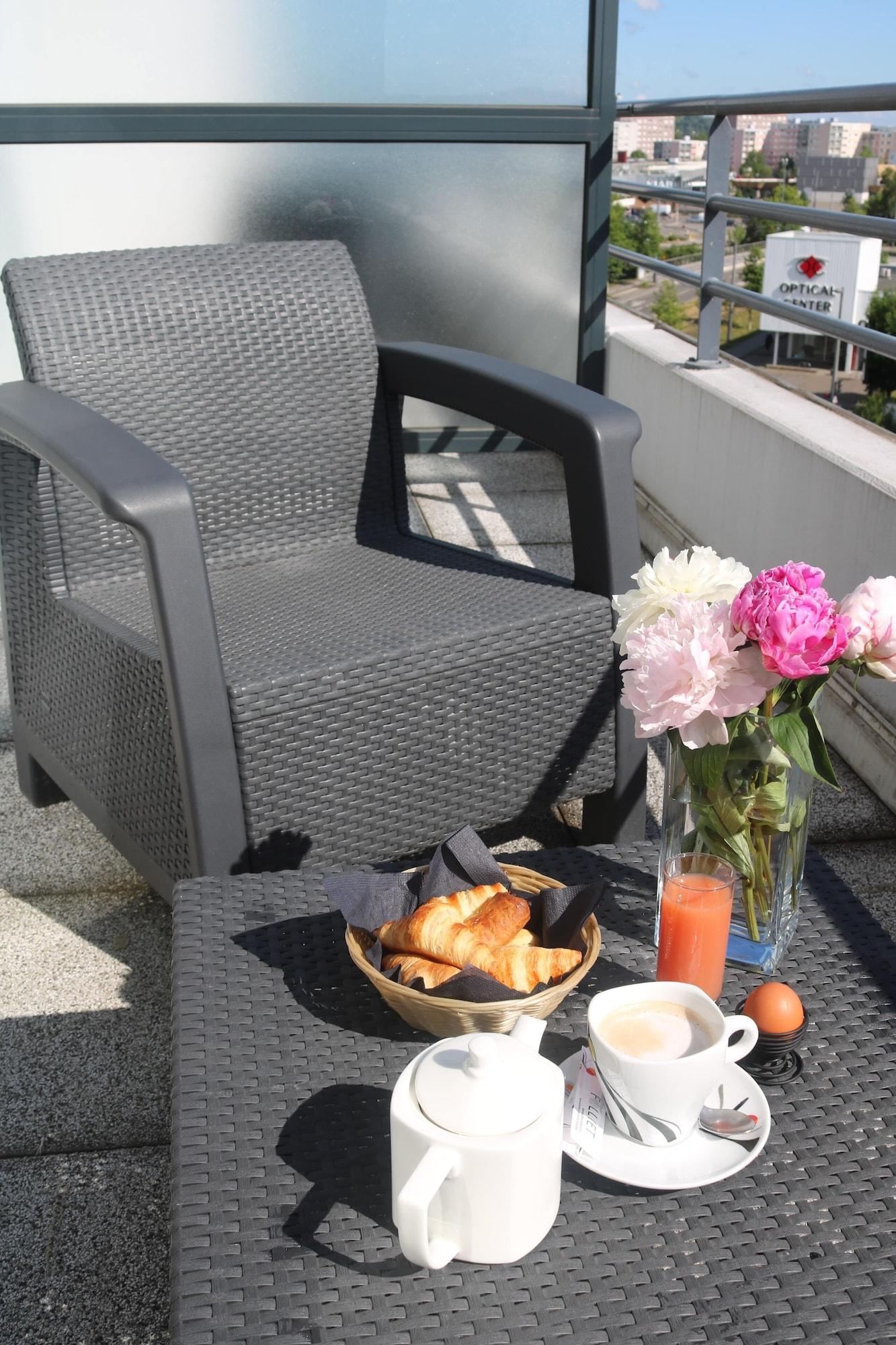 Vista Exterior Brit Hotel Le Lodge