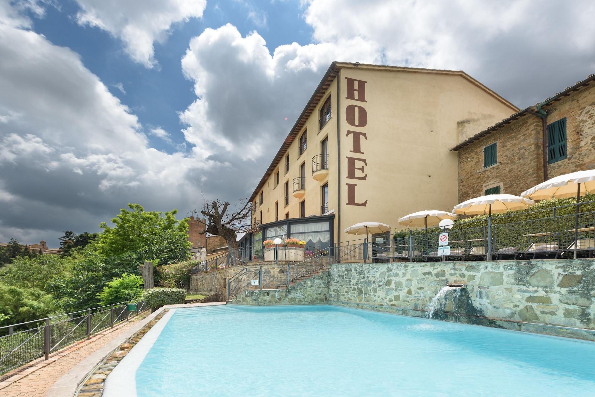 Vista Piscina Hotel Dei Capitani
