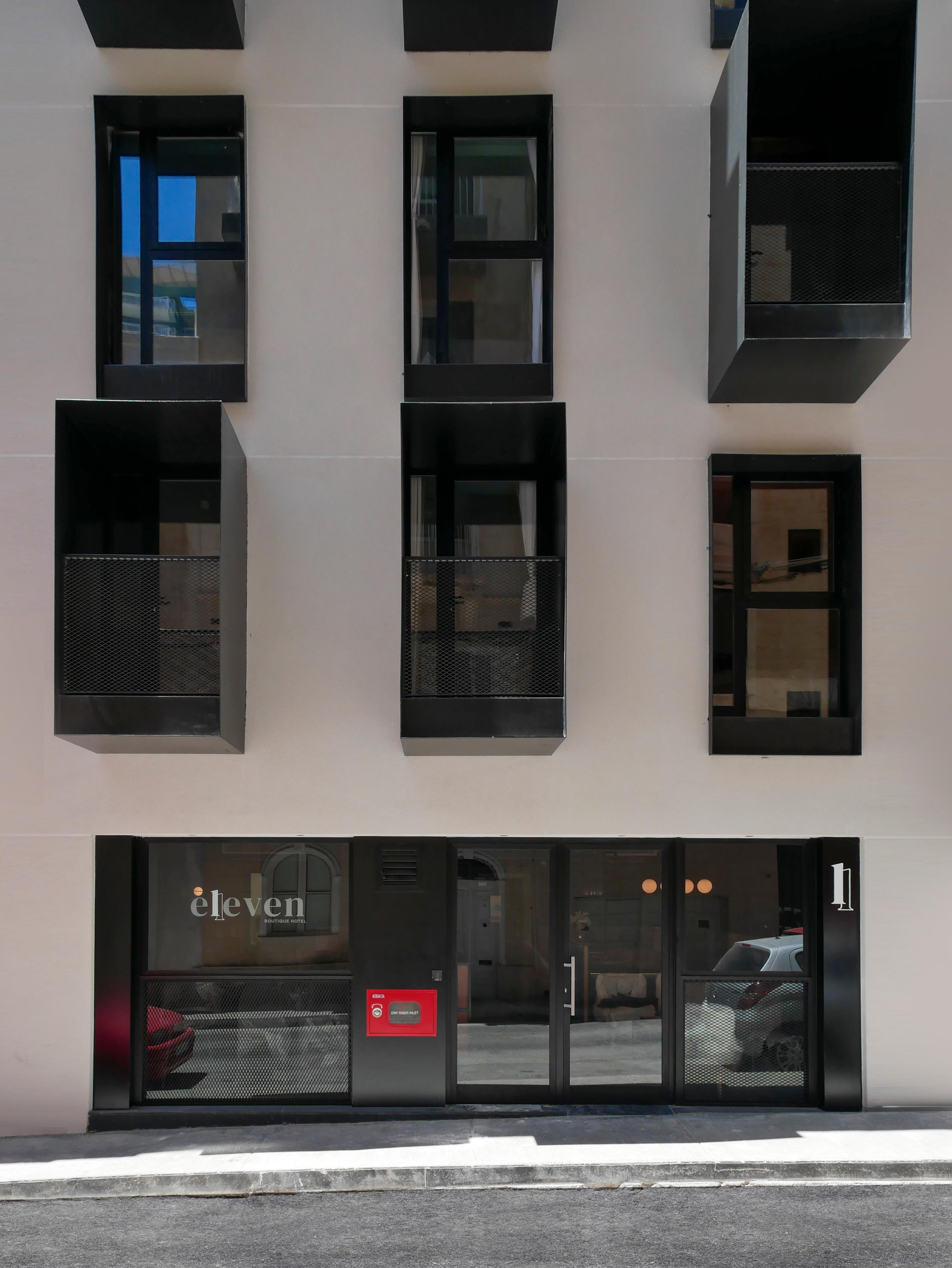 Vista Lobby Eleven by Warren Collection