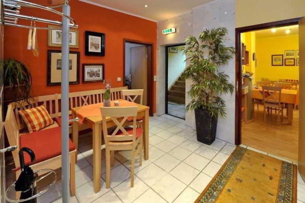 Vista Lobby Pension Margit