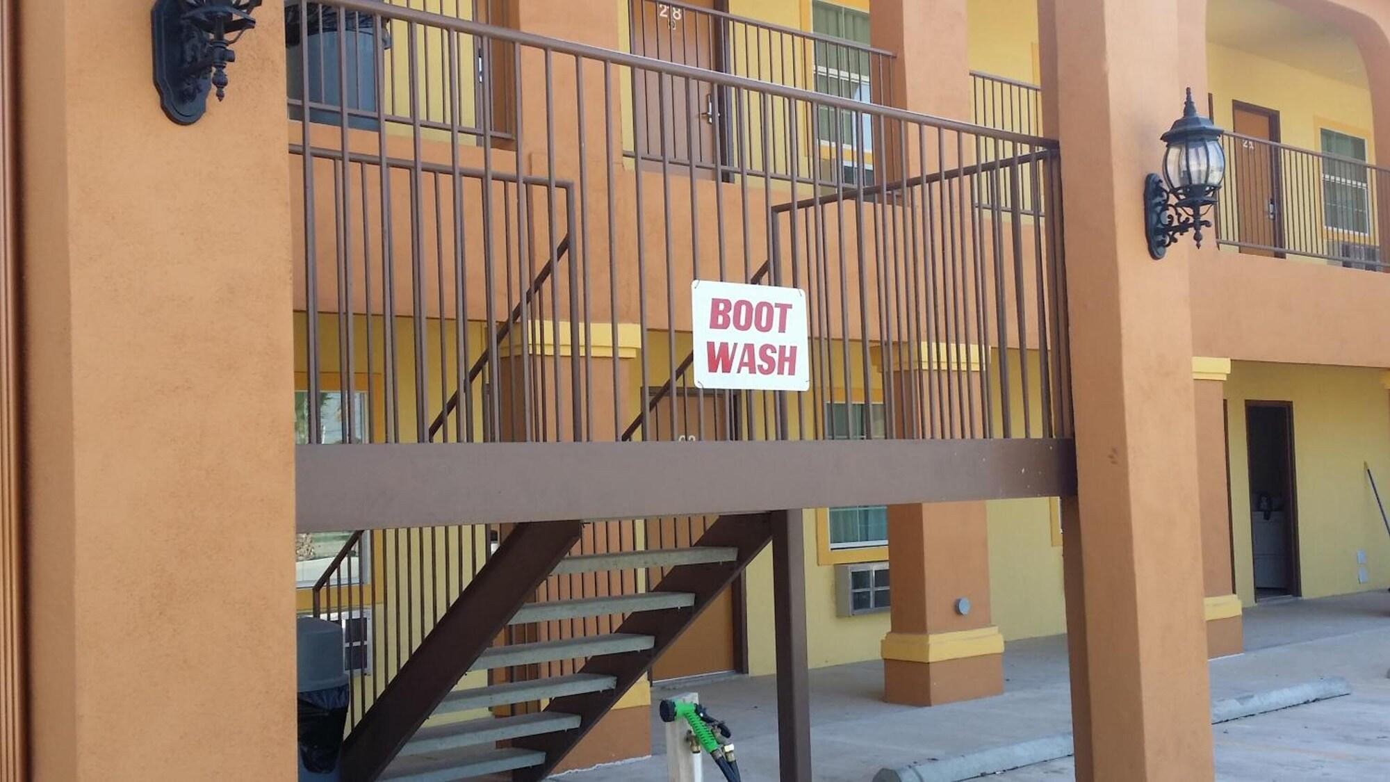 Vista Lobby Texan Inn and Suites Tilden