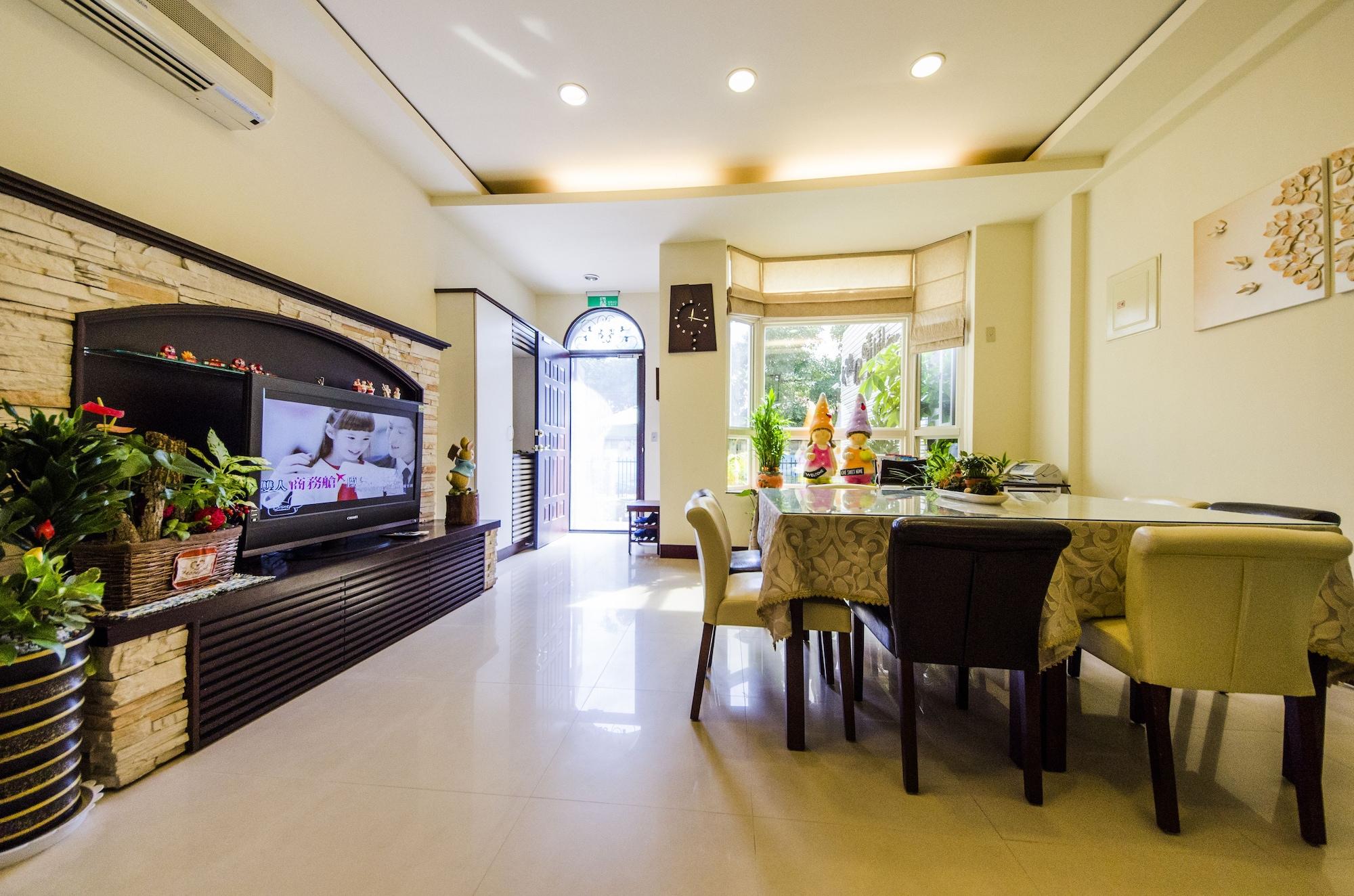 Vista Lobby Sunny Breeze Garden