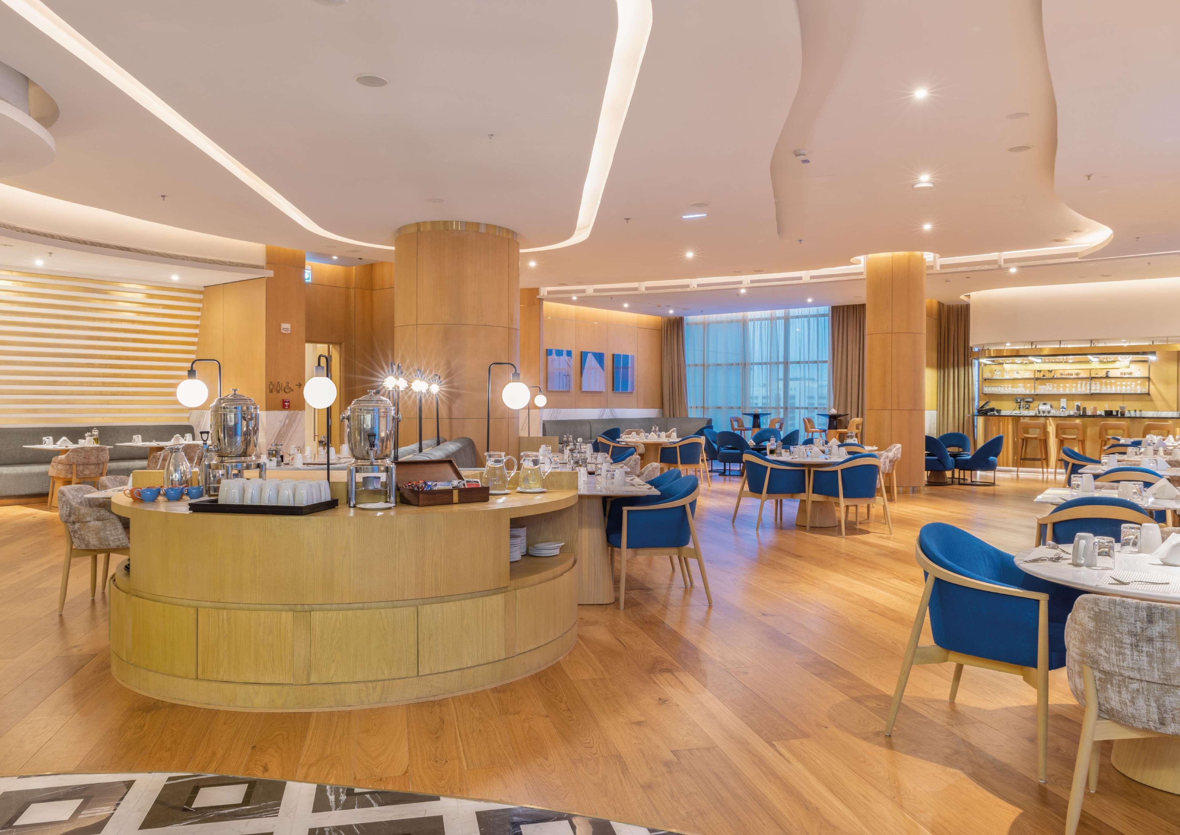 Restaurant Embassy Suites by Hilton Doha Old Town