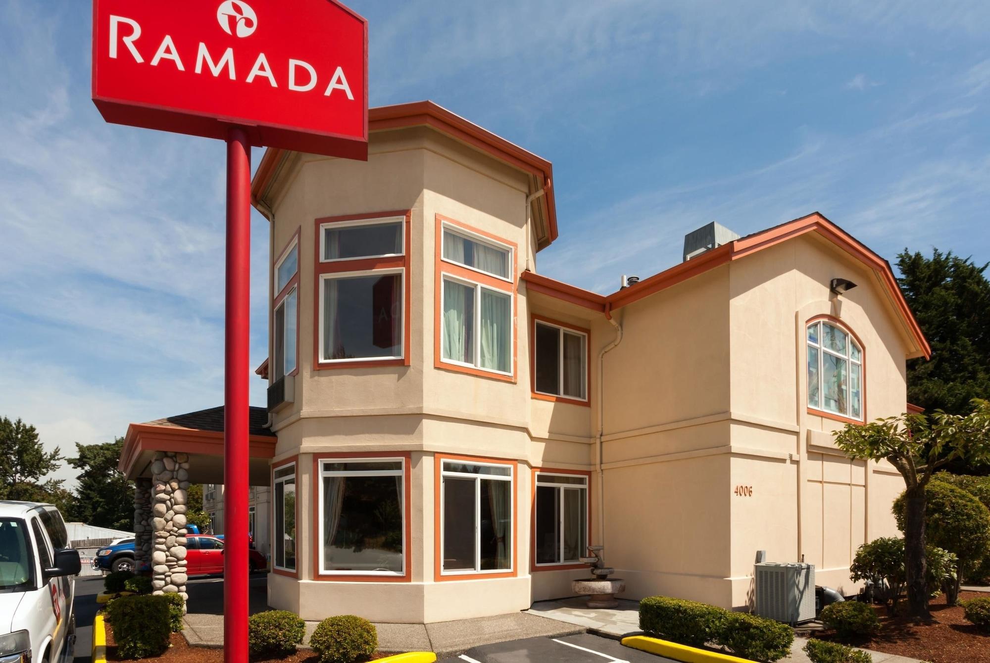 Varios Ramada by Wyndham SeaTac Airport North