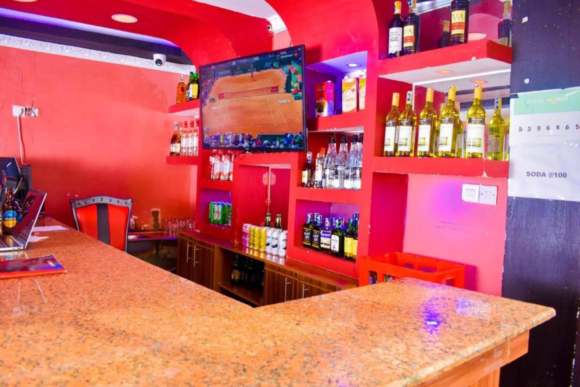 Bar/Salón Consular Resort-Meru