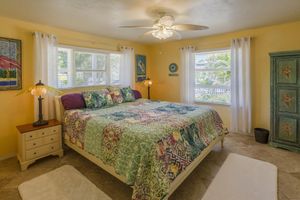 Alquiler Vacacional - Primo Waterfront District Location! Solar Beach Bungalow w/Butterfly Garden