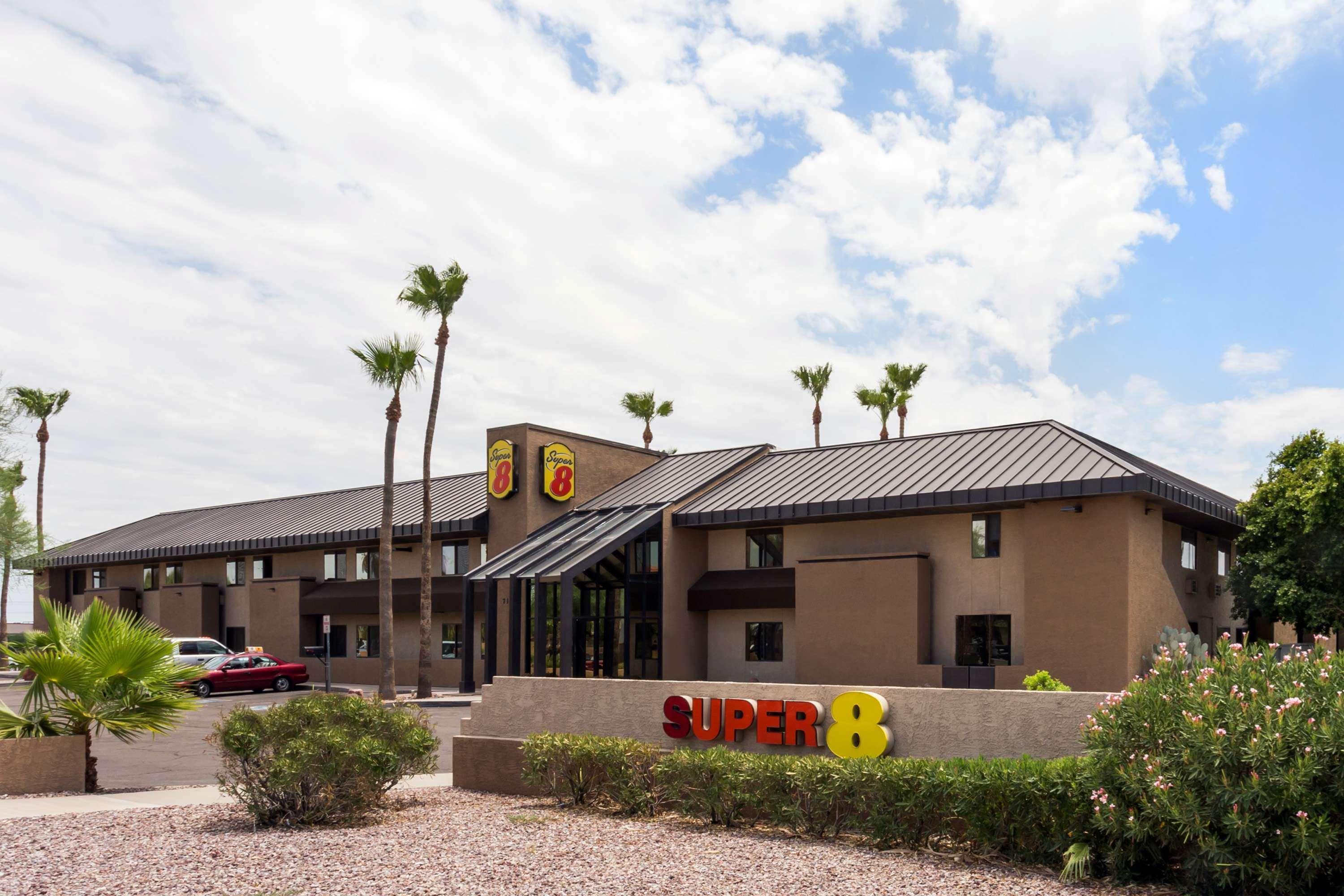 Vista Exterior Rodeway Inn & Suites Chandler - Phoenix South I-10