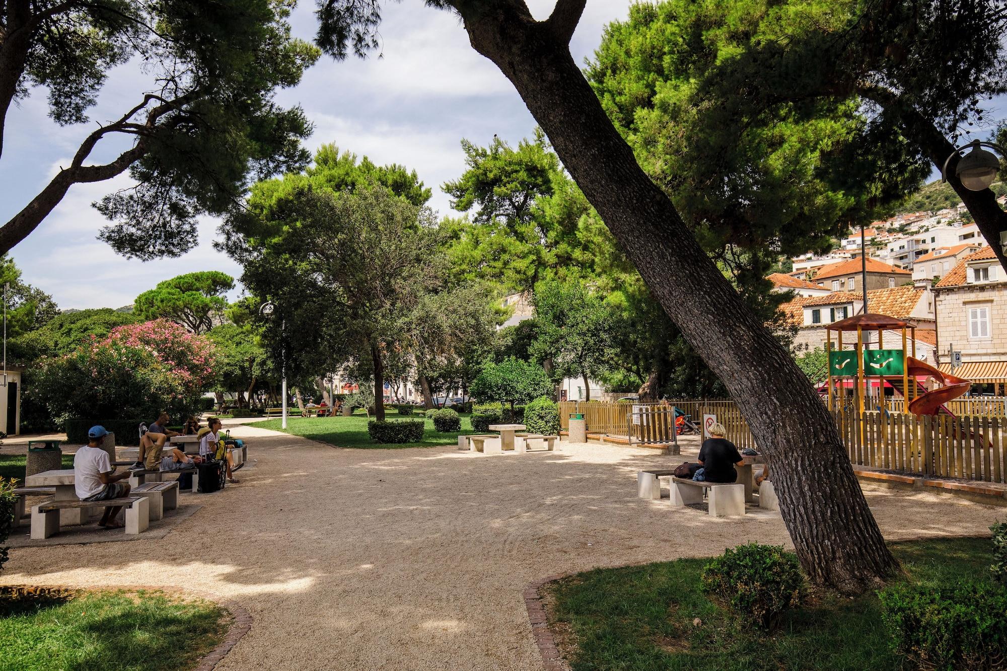 Vista Exterior Rooms Edna