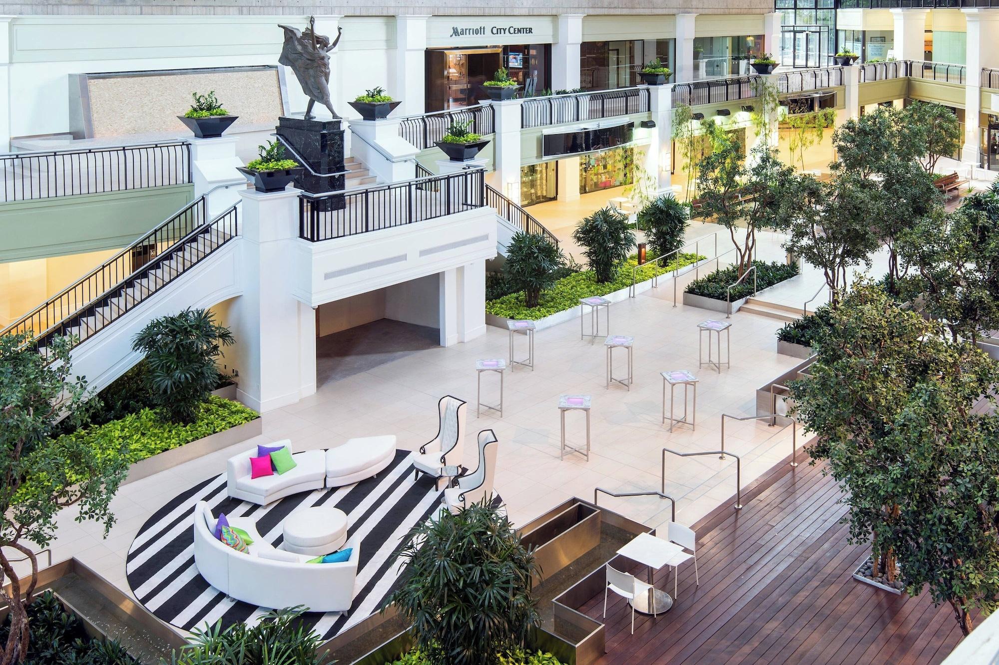 Vista Lobby Dallas Marriott Downtown