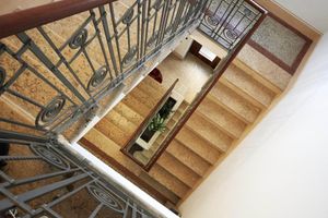 Alquiler Vacacional - Elegant apartment in Art Nouveau villa near the center with private parking