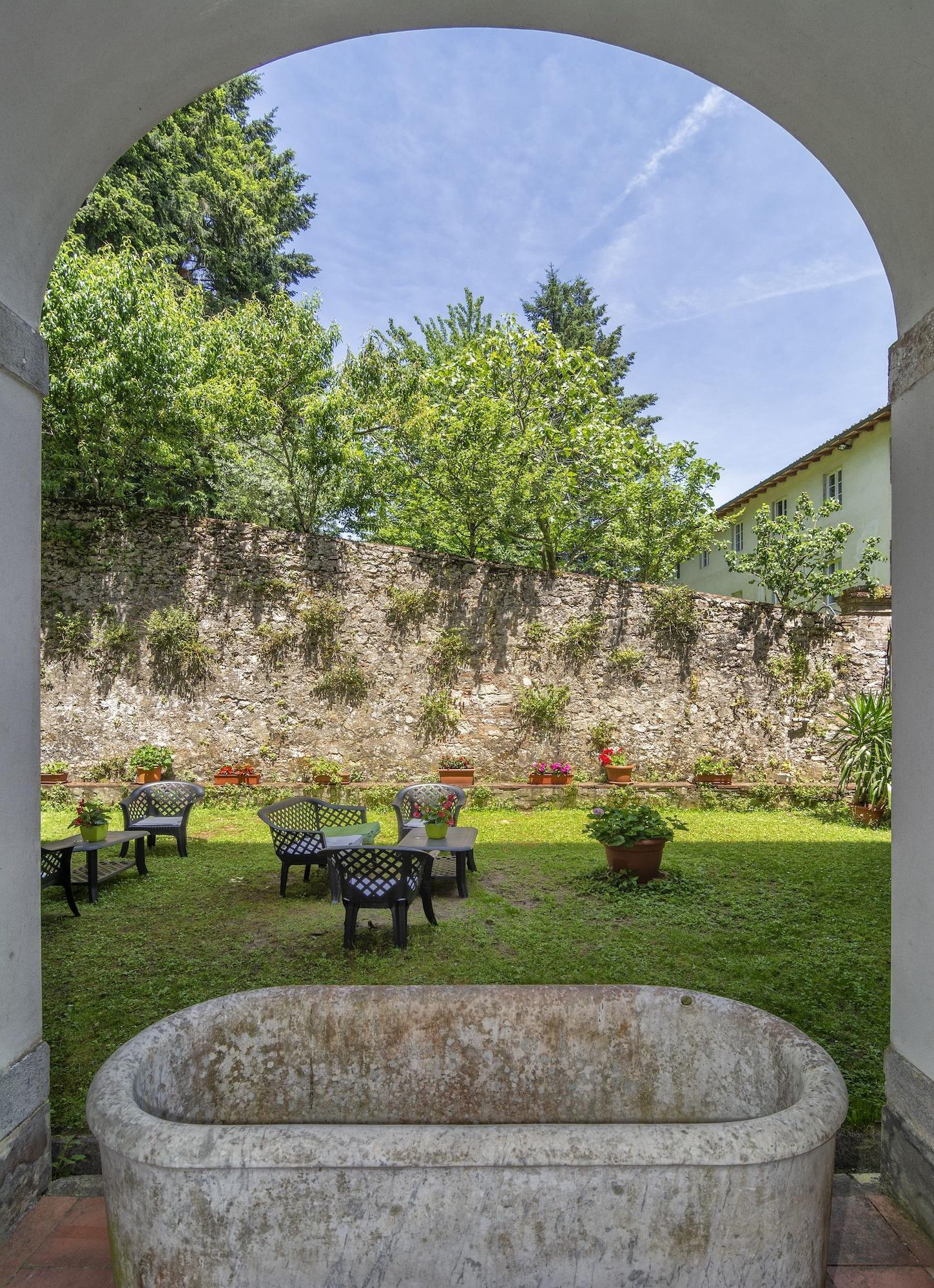 Vista Exterior Casa Diocesana di Lucca