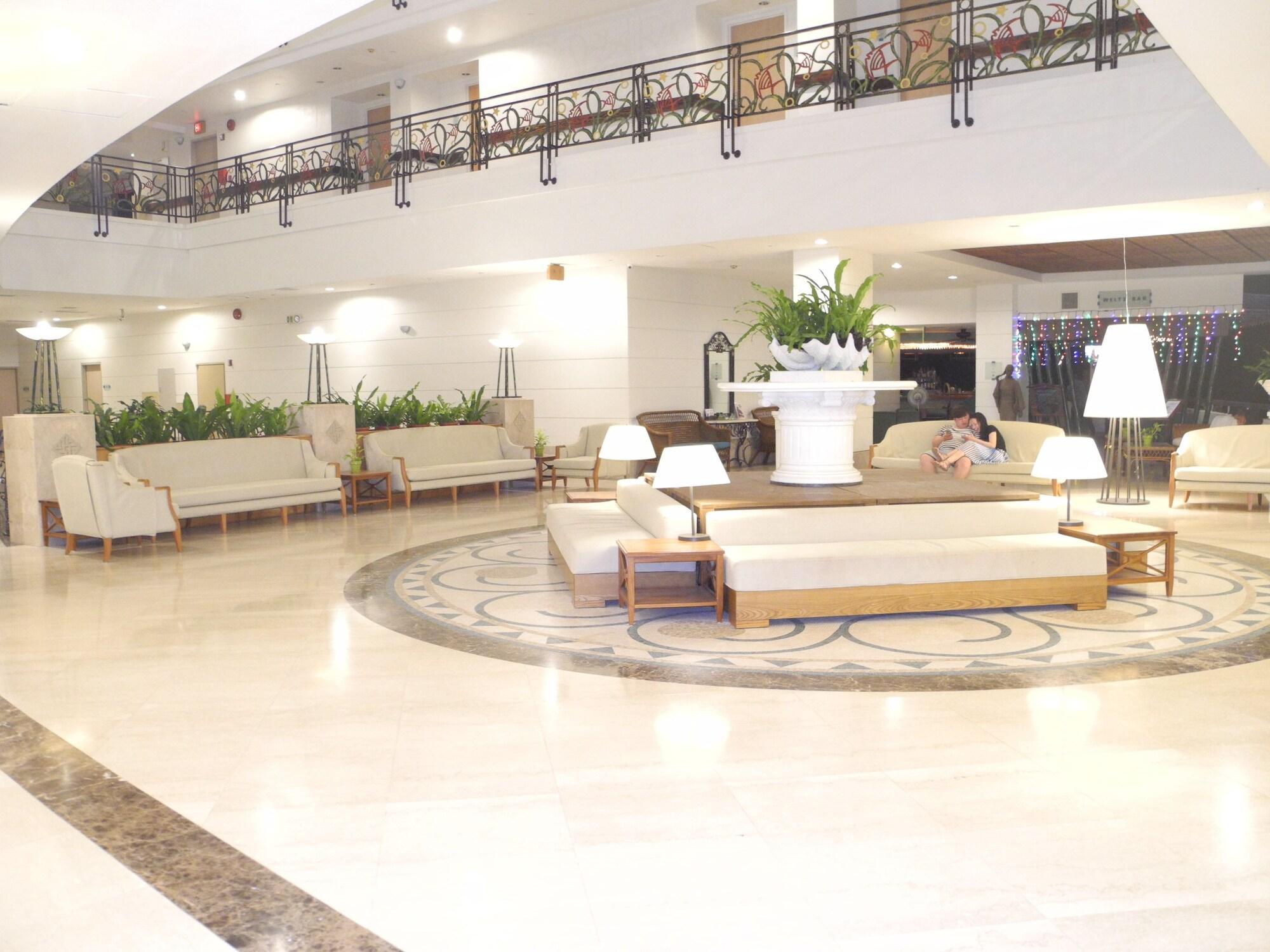 Vista Lobby Palasia Hotel Palau