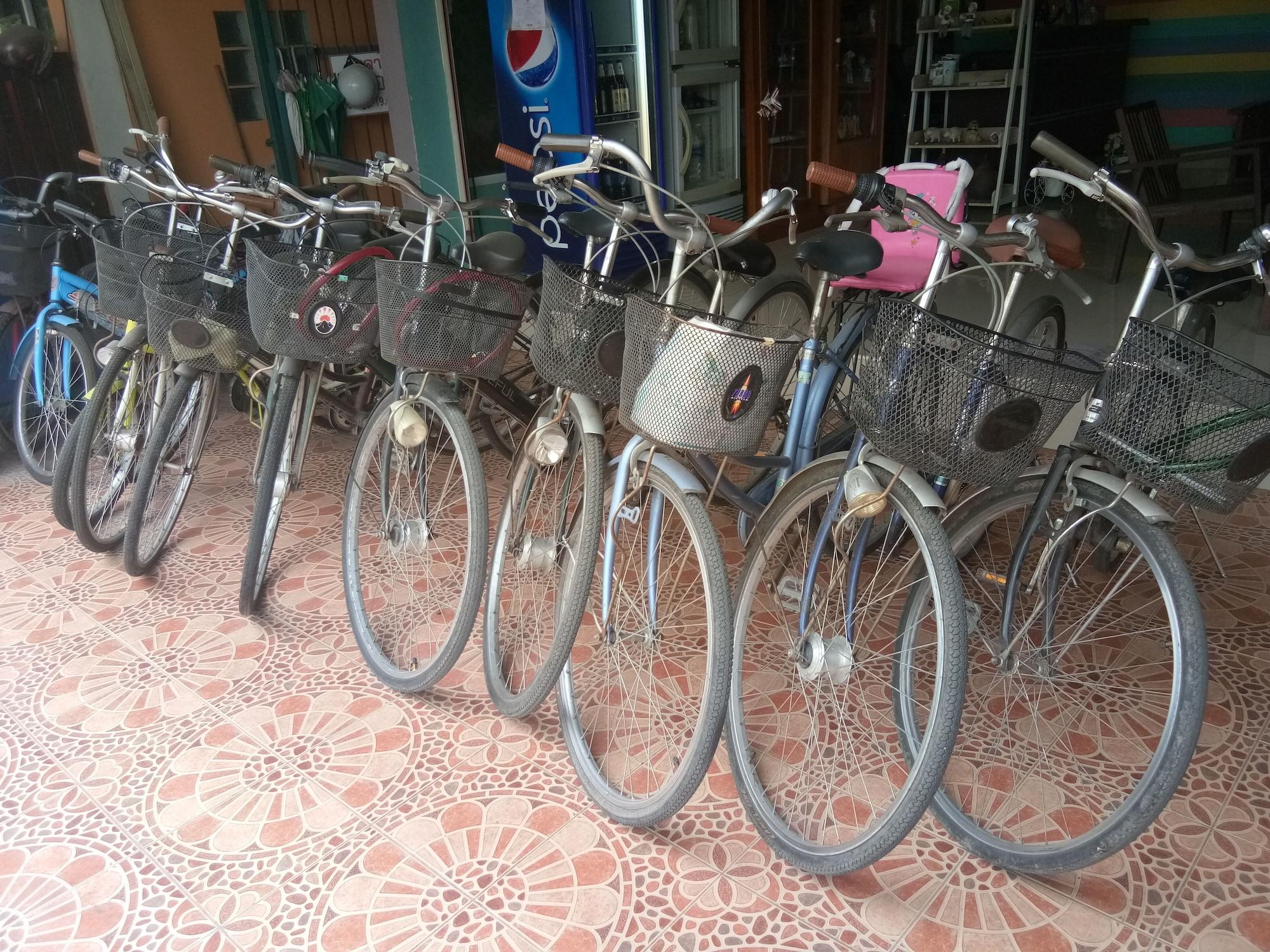 Varios Q Zone Boutique