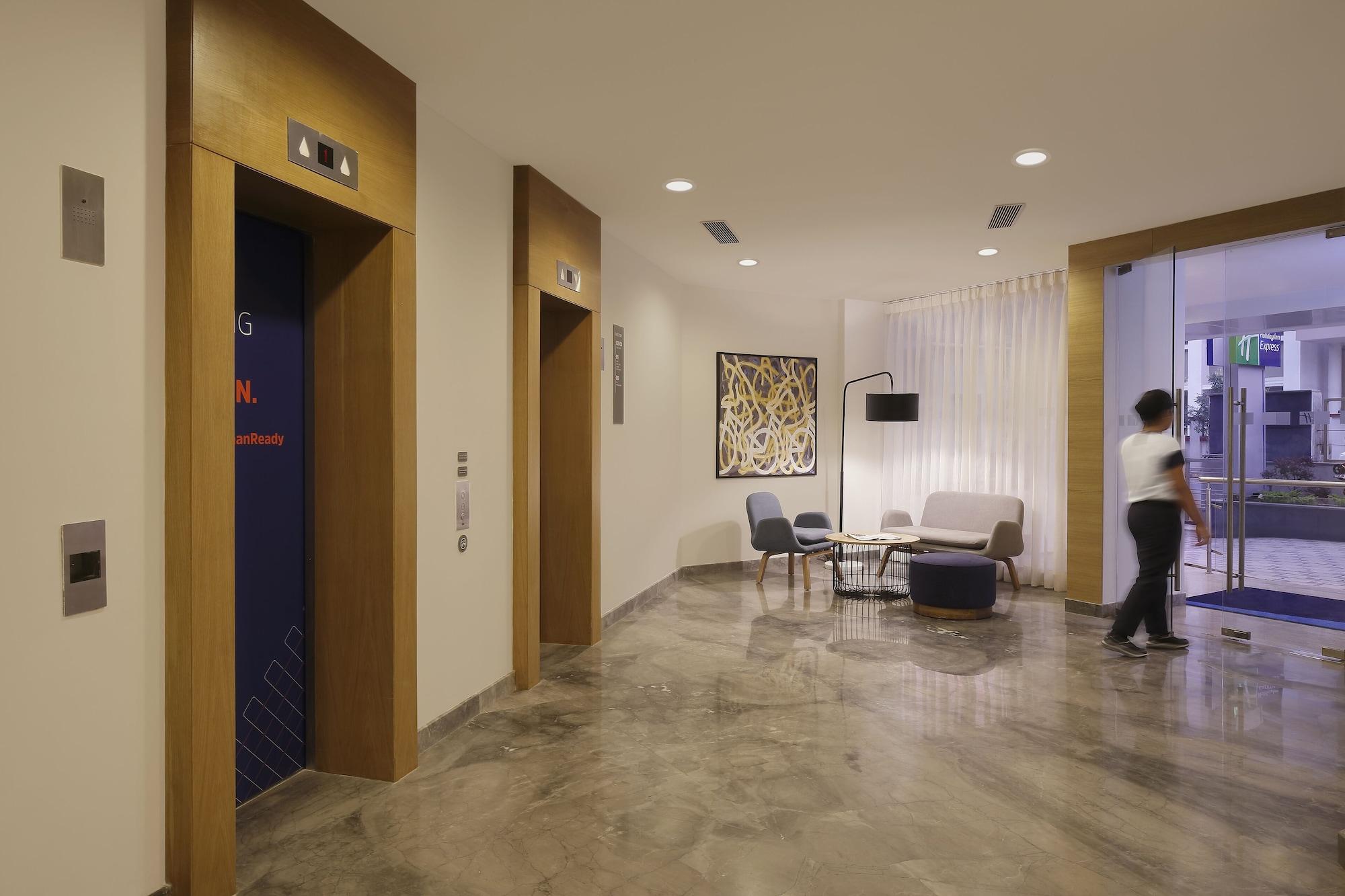 Vista Lobby Holiday Inn Express Pune Pimpri by IHG