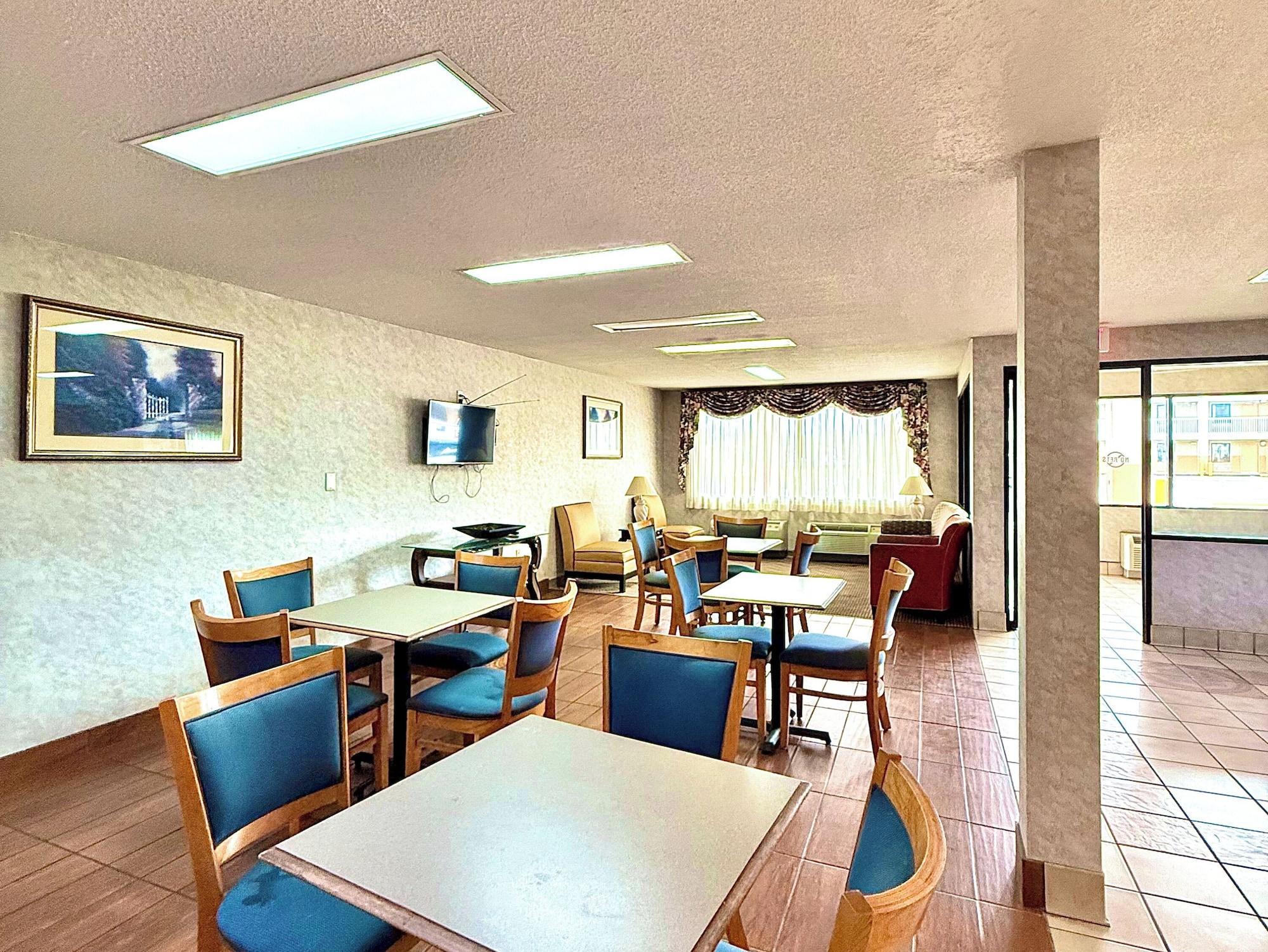 Vista Lobby Magnolia Inn Townhouse Hattiesburg MS I-59