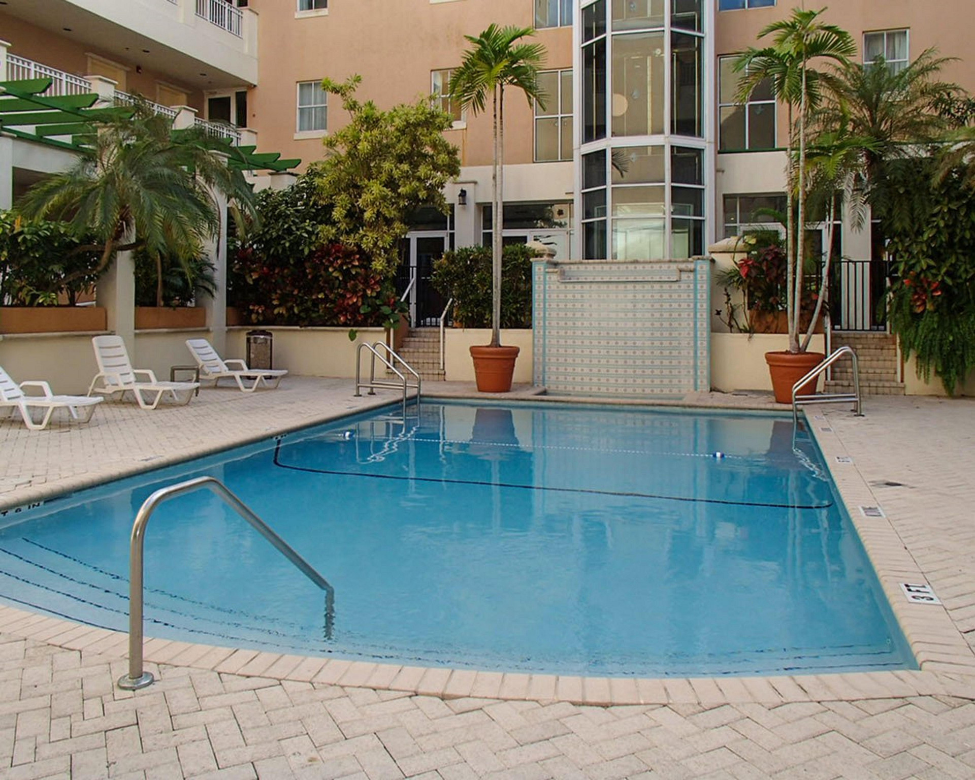 Vista Piscina Rodeway Inn South Miami Coral Gables